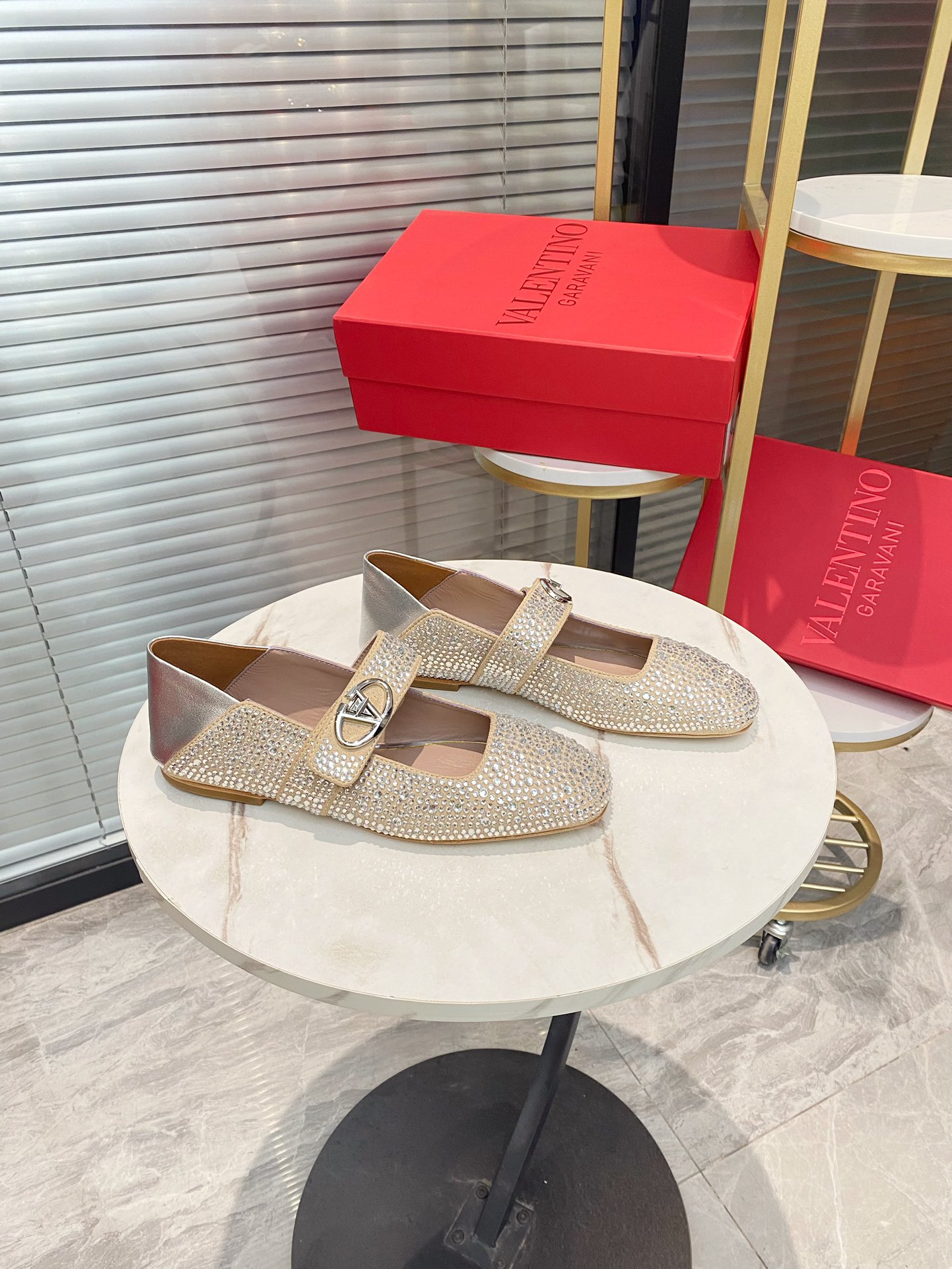 Fashion Highlights: Beautiful Match with Sweet Salt, Italian Shoe-Faced Wool in Sizes 35-39. - 图片 3