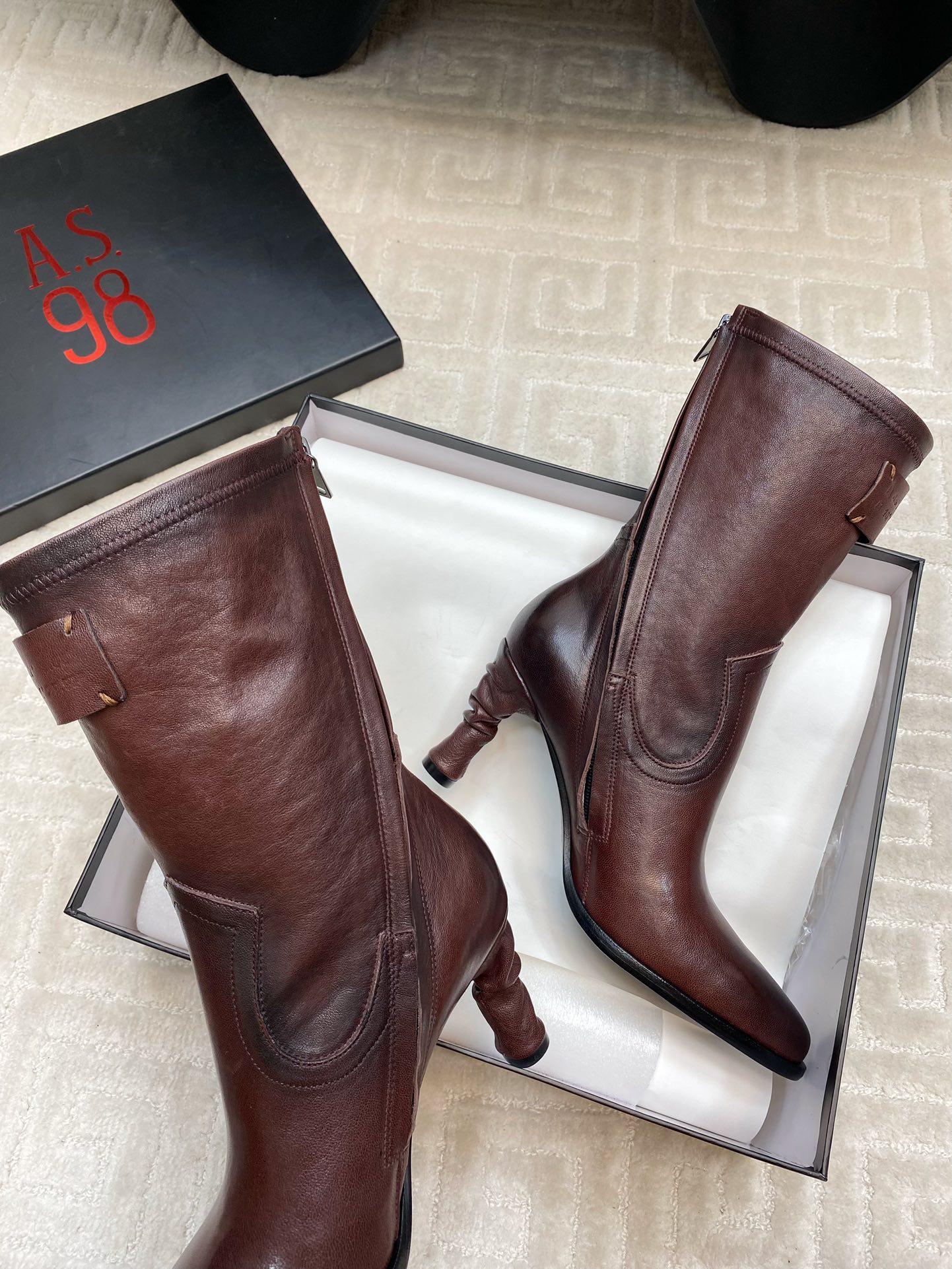 Fashionable ASA98 Boots by Olip Shoes Group: Unique Design, Manual Coloring, Elegant Fashion. - 图片 5