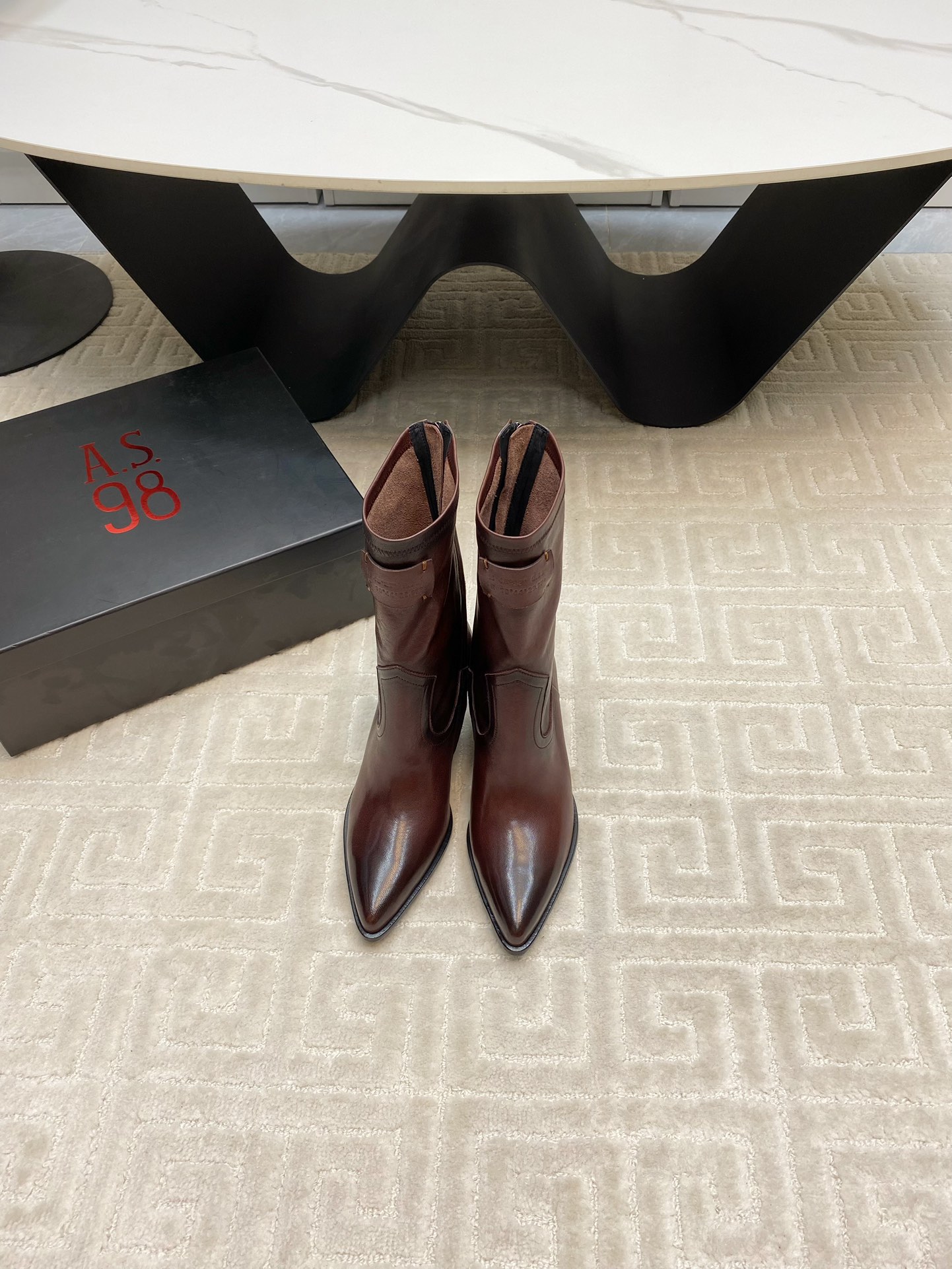 Fashionable ASA98 Boots by Olip Shoes Group: Unique Design, Manual Coloring, Elegant Fashion.