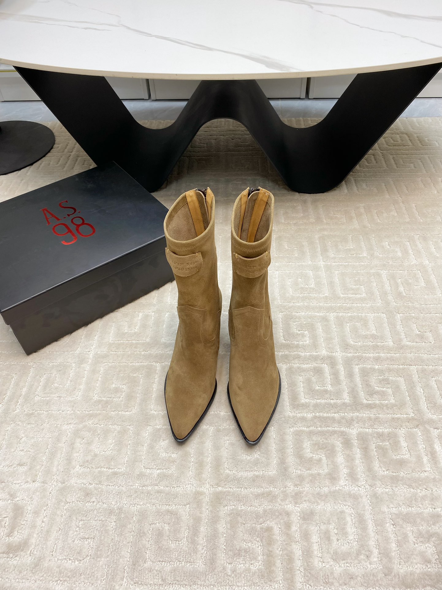 ASA98 Boots: Italian Fashion and Design with Unique Manual Colouring