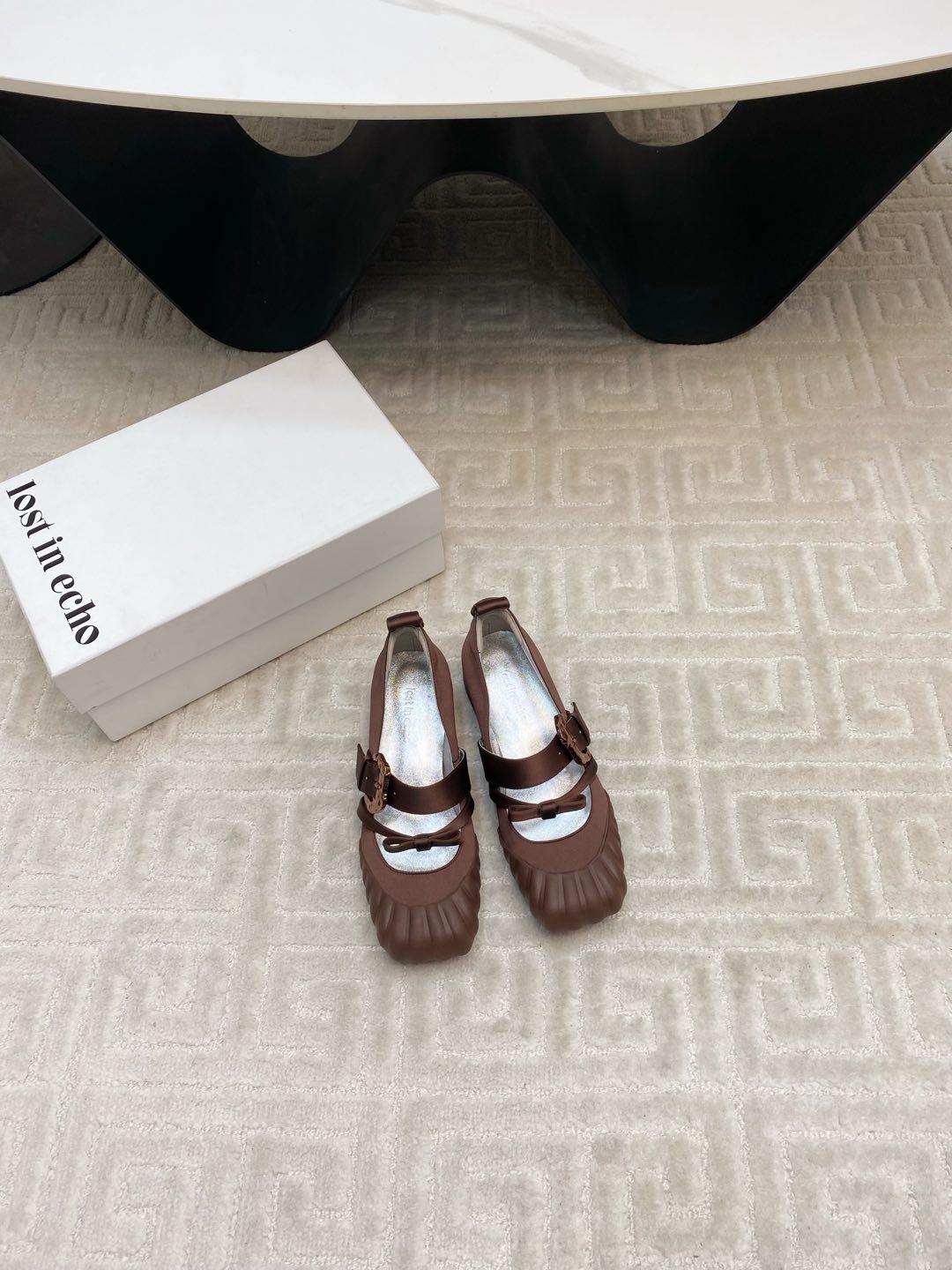 “Lost Duck-Hunting Mary Jane Creates Unique Self-Respiring Fabric with Italian Tweeds”