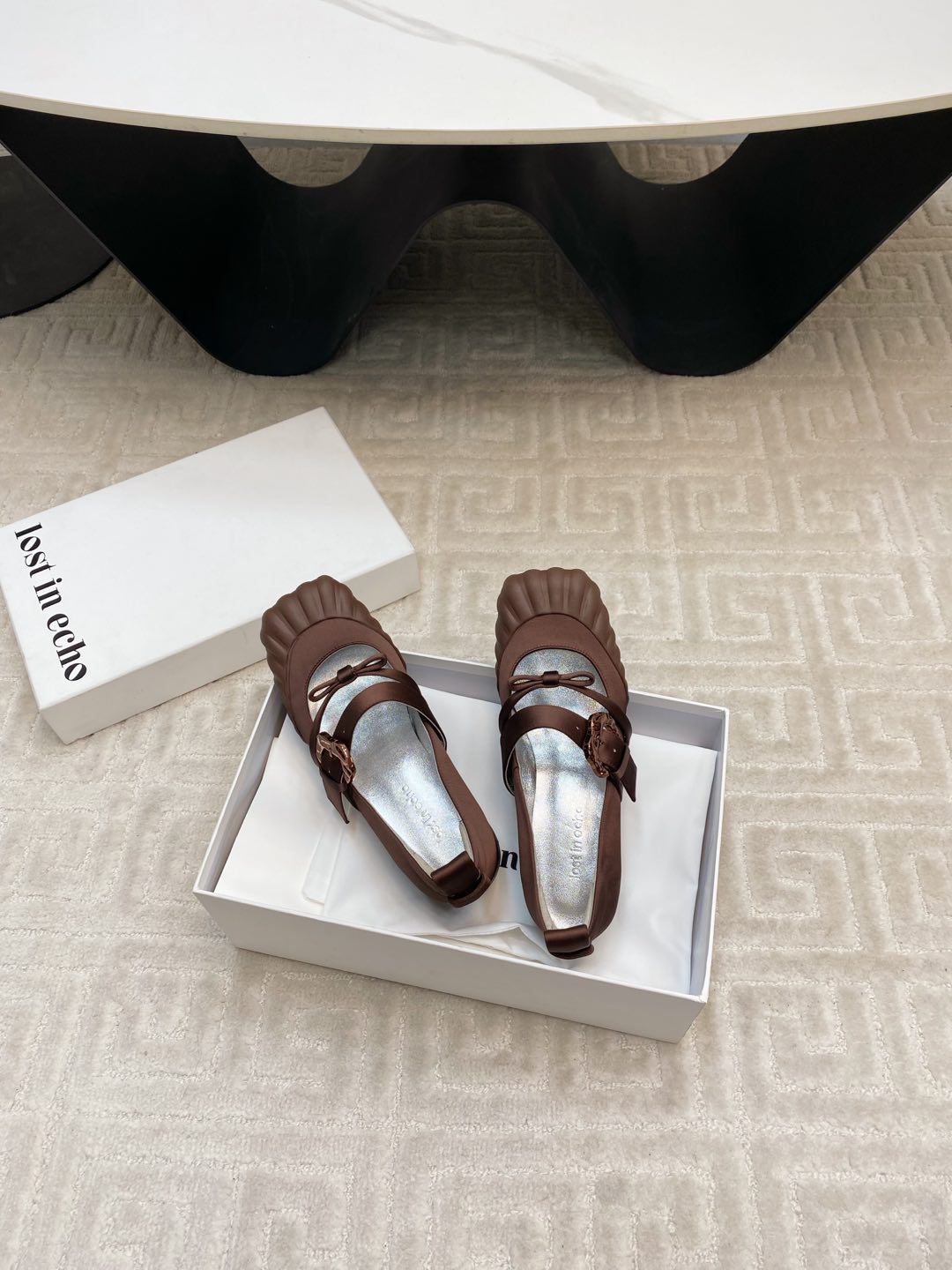 “Lost Duck-Hunting Mary Jane Creates Unique Self-Respiring Fabric with Italian Tweeds” - 图片 8