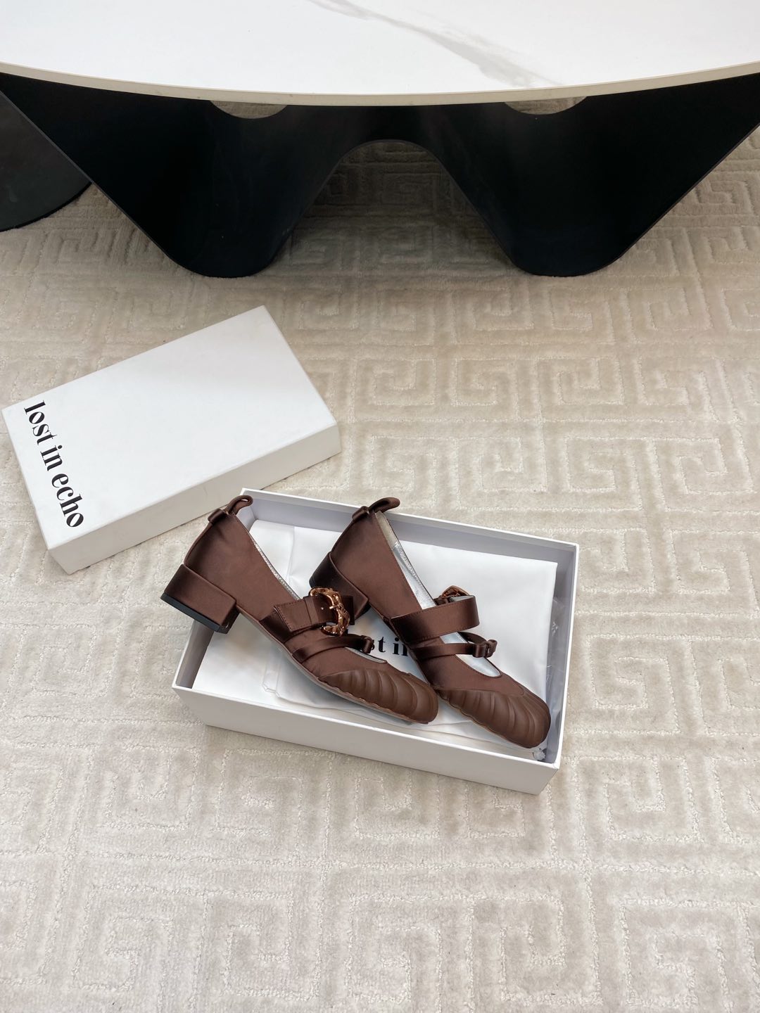 “Lost Duck-Hunting Mary Jane Creates Unique Self-Respiring Fabric with Italian Tweeds” - 图片 4