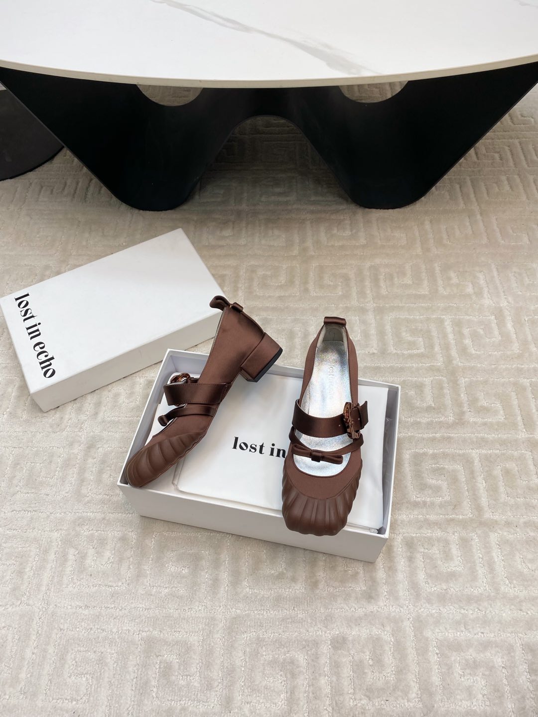 “Lost Duck-Hunting Mary Jane Creates Unique Self-Respiring Fabric with Italian Tweeds” - 图片 5