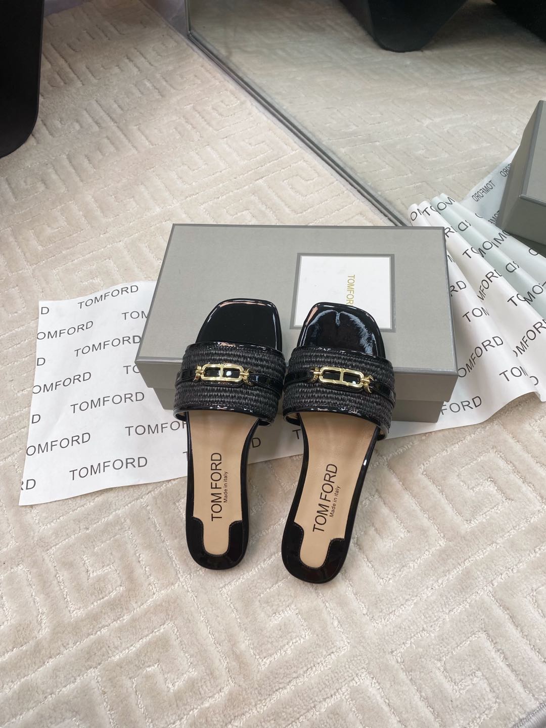 Tom Ford’s Luxurious Leather Slippers: Premium Materials, Stylish Design, Various Sizes - 图片 8