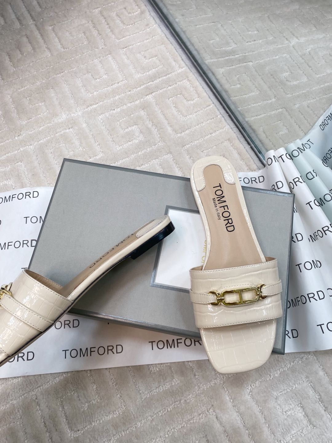 Tom Ford’s Stylish Leather Slippers: Quality Materials and Elegant Design, Size 35-39. - 图片 8