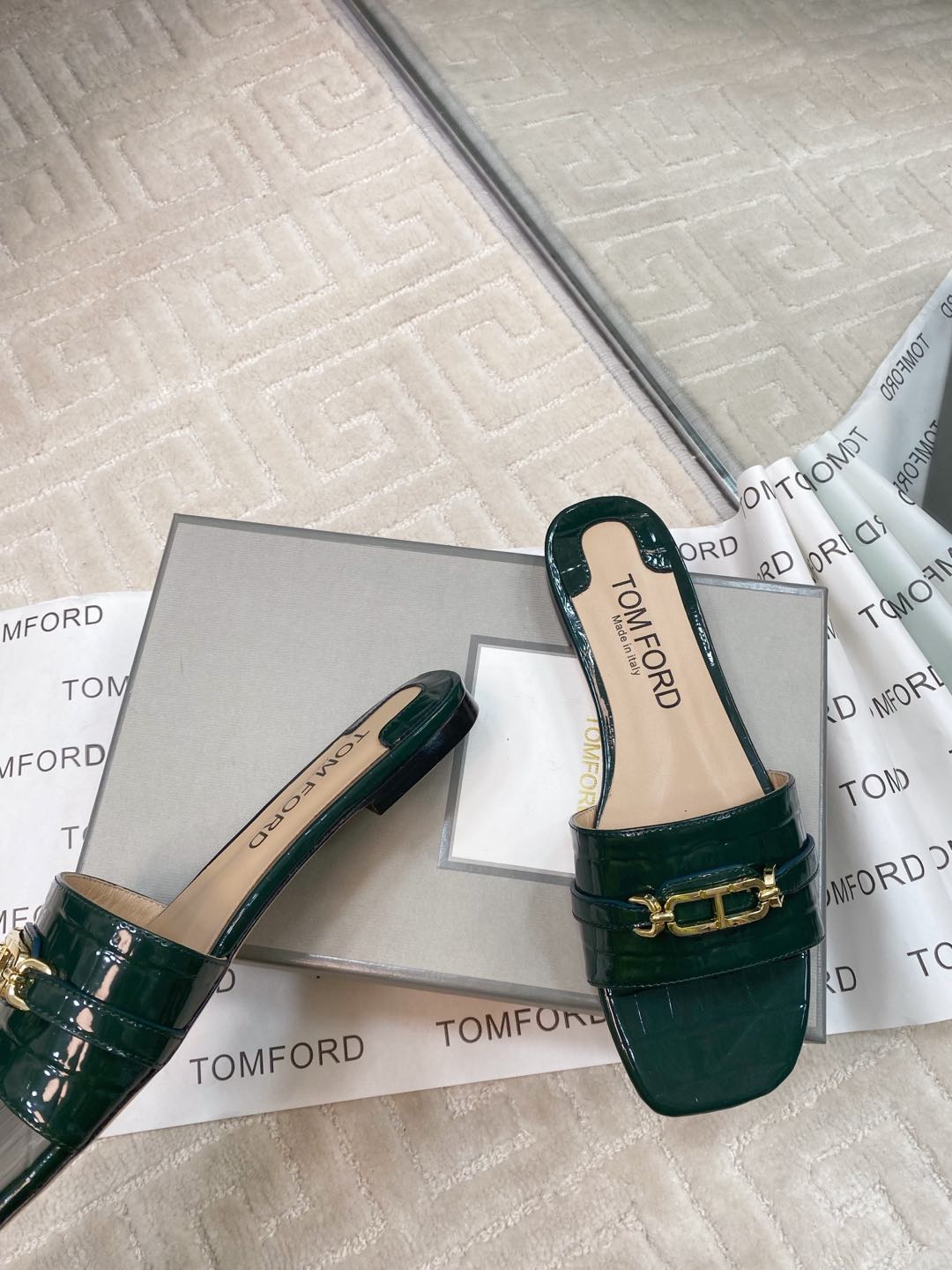 Tom Ford’s Luxury Leather Slippers: Premium Materials, Stylish Design, Wide Size Range - 图片 7