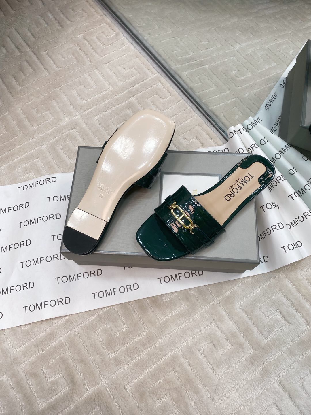 Tom Ford’s Luxury Leather Slippers: Premium Materials, Stylish Design, Wide Size Range - 图片 8