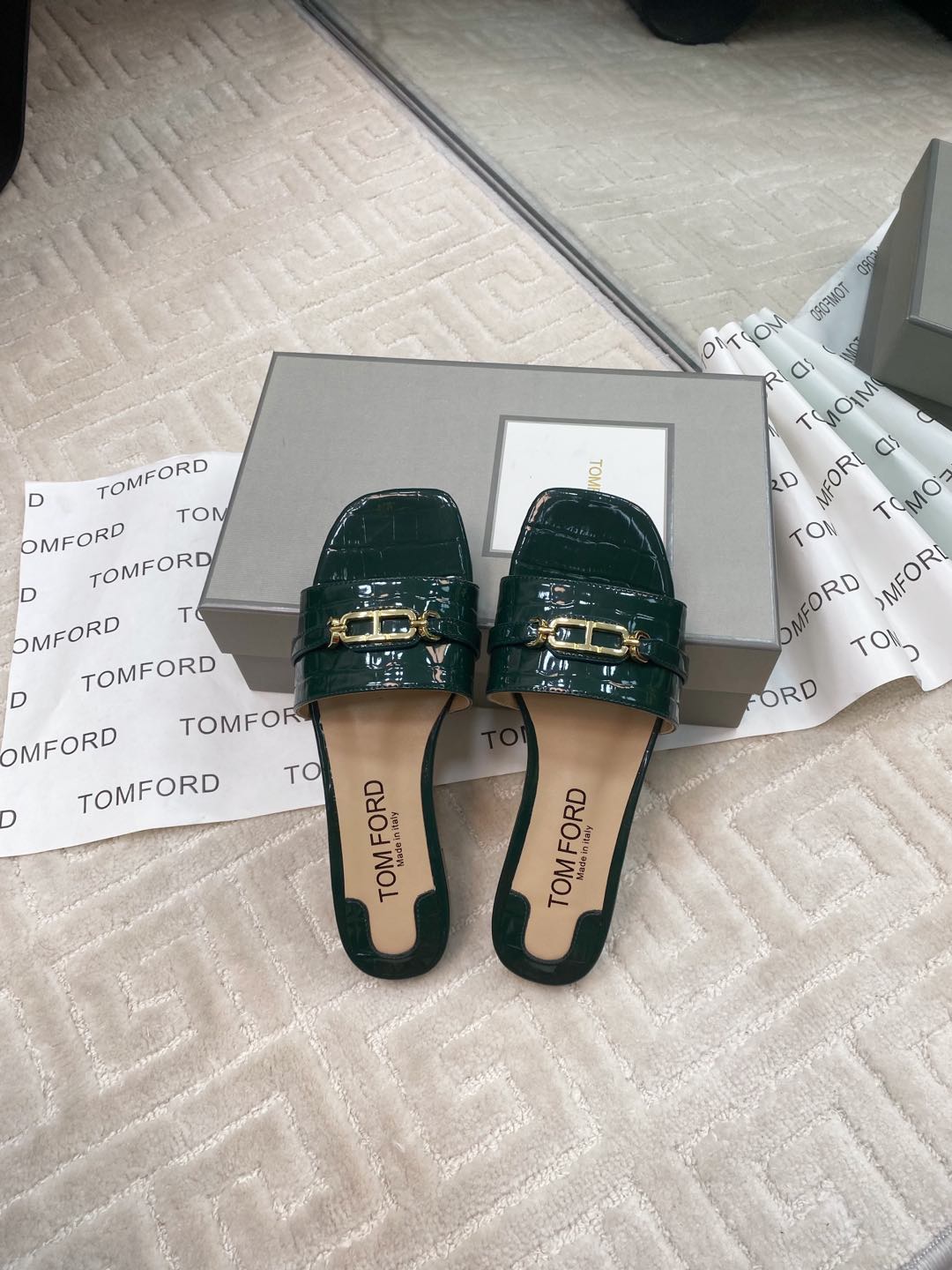 Tom Ford’s Luxury Leather Slippers: Premium Materials, Stylish Design, Wide Size Range - 图片 4