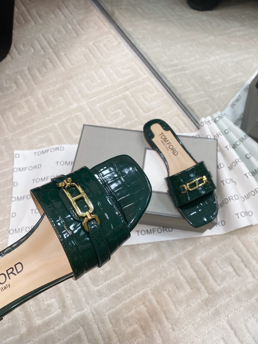 Tom Ford’s Luxury Leather Slippers: Premium Materials, Stylish Design, Wide Size Range - 图片 6