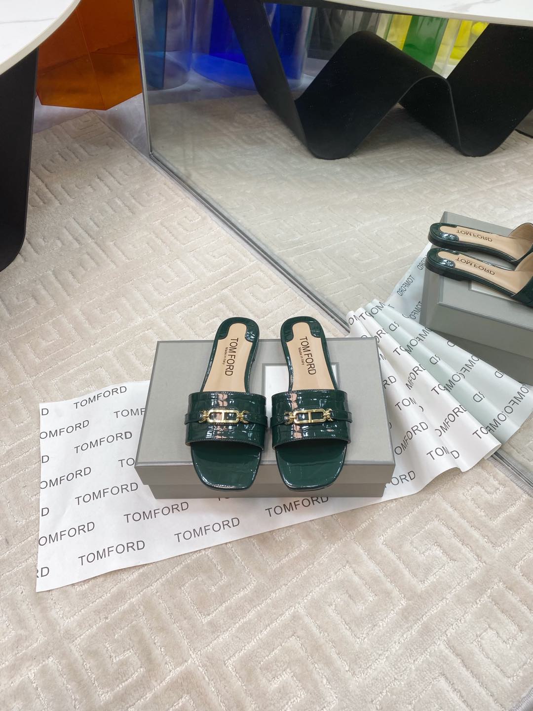 Tom Ford’s Luxury Leather Slippers: Premium Materials, Stylish Design, Wide Size Range