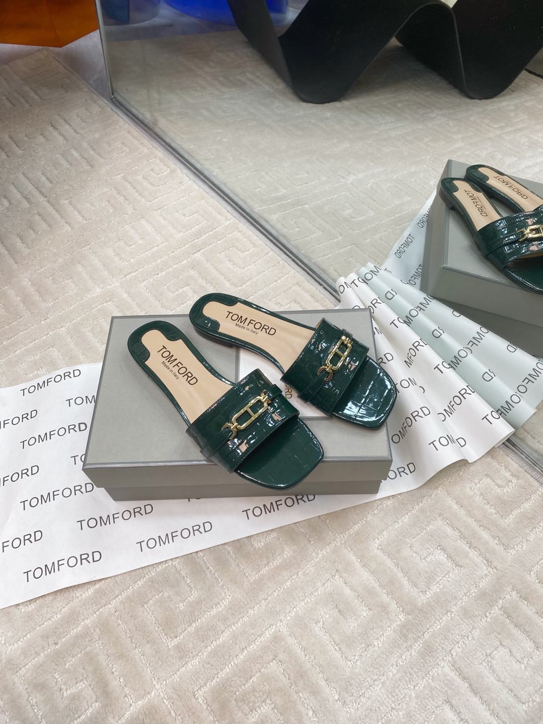 Tom Ford’s Luxury Leather Slippers: Premium Materials, Stylish Design, Wide Size Range - 图片 3