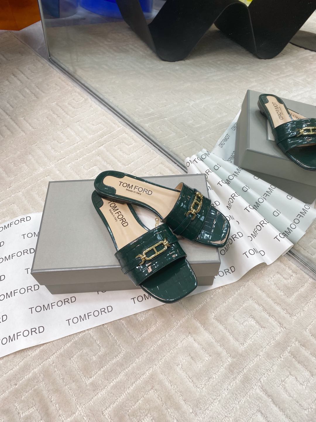 Tom Ford’s Luxury Leather Slippers: Premium Materials, Stylish Design, Wide Size Range - 图片 5