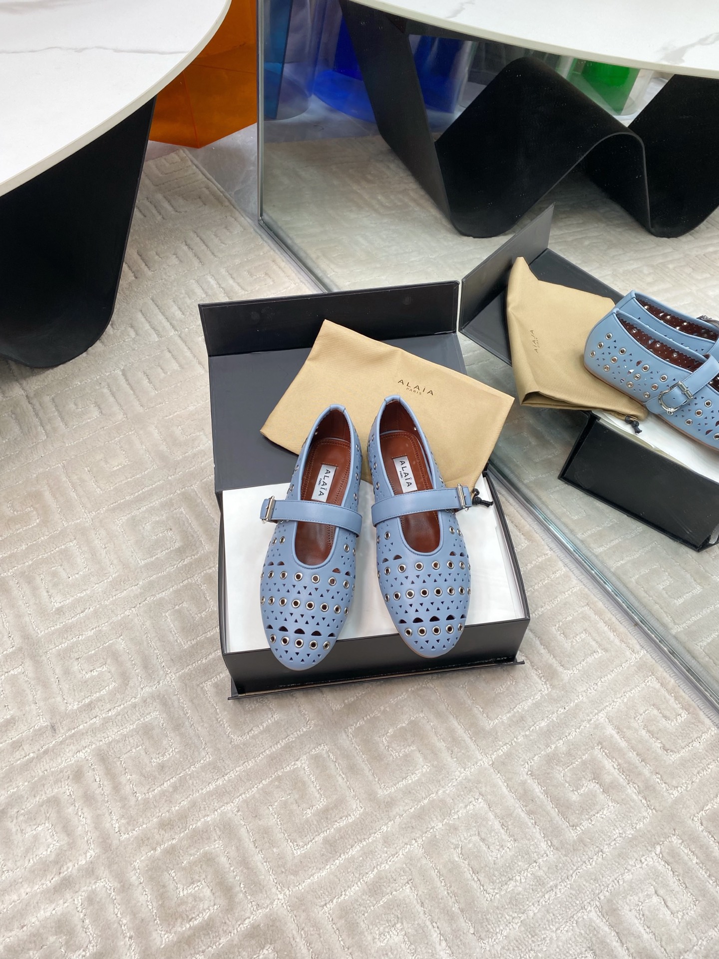 NO:258032,Alaia Spring and Summer Ballets, many internet celebrities are wearing them. They can easily control different styles, whether they are jeans, suit pants, or pleated skirts, they can enhance your outfit to fashion, elegance and excellence. The fabric is made of original material and matched with extreme sexy inner footbed sheepskin Original molded rubber outsole Size 35-39 (40 41 42 customized without return), ballet shoes, alaia, skirts, jeans, business suit, sheepskin19860909Alaia阿莱娅春夏秀款芭蕾舞 超多网红名媛在穿 搭配上不同款式,不同风格都能轻松驾驭,无论牛仔裤,西装裤,还是百褶裙,都能将你的穿搭提升到时尚,优雅和卓越之中 面料选用原版材质 搭配性感极致 内里垫脚羊皮 原版开模橡胶大底 码数35-39（40 41 42订做不退换）,芭蕾舞鞋,alaia,skirts,jeans,business suit,sheepskin,Women's Shoes