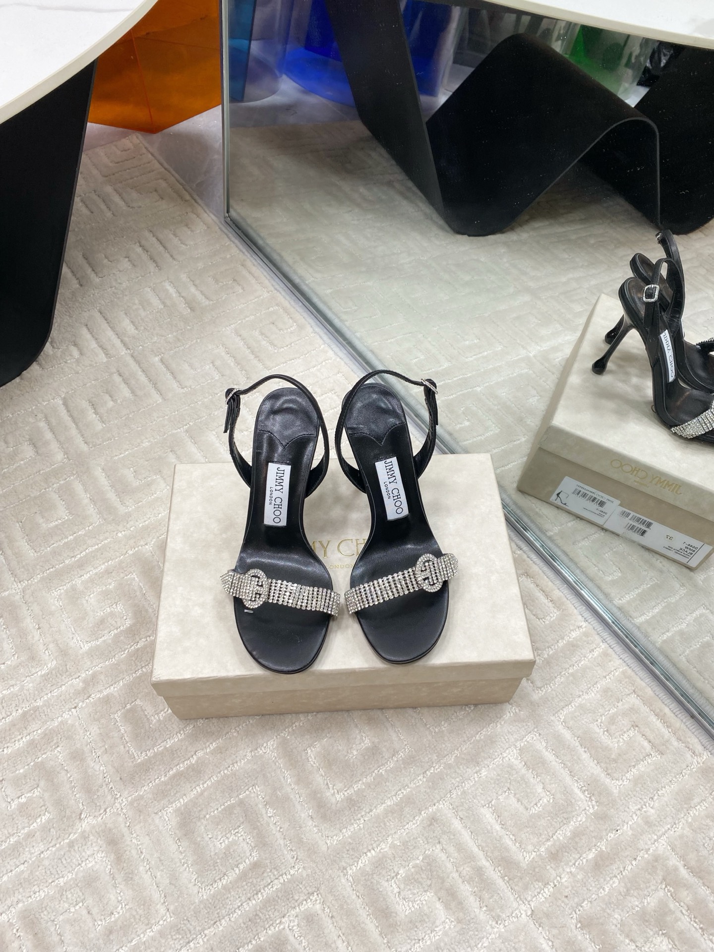 NO:221877,Jimmy Cho* Zhou Yangjie 25 Spring New High Heel Diamond Sandals Original Customized Temperament High Heels are a must-have for every woman Material: Imported patent leather, inner sheepskin Italian leather outsole Heel height: 9.5cm Size 35-39 (40.41.42 Custom made without return), sandals, jimmy choo, sandals, sheepskin, Leather soles19860909Jimmy Cho*周仰杰 25开春新款高跟镶钻凉鞋 原版定制 气质高跟 是每个女人的必备品 材质:进口漆皮,内里绵羊皮  意大利真皮大底  跟高:9.5cm 码数35-39(40.41.42订做不退换）,凉鞋,jimmy choo,sandals,sheepskin,Leather soles,Women's Shoes