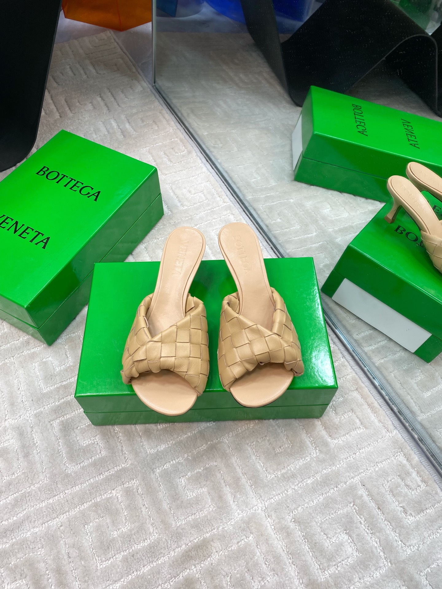 Bottega Veneta Blink 15mm Woven Leather Mules Sandals - Elegant & Comfortable 3 i1741281740208 1775 0 0