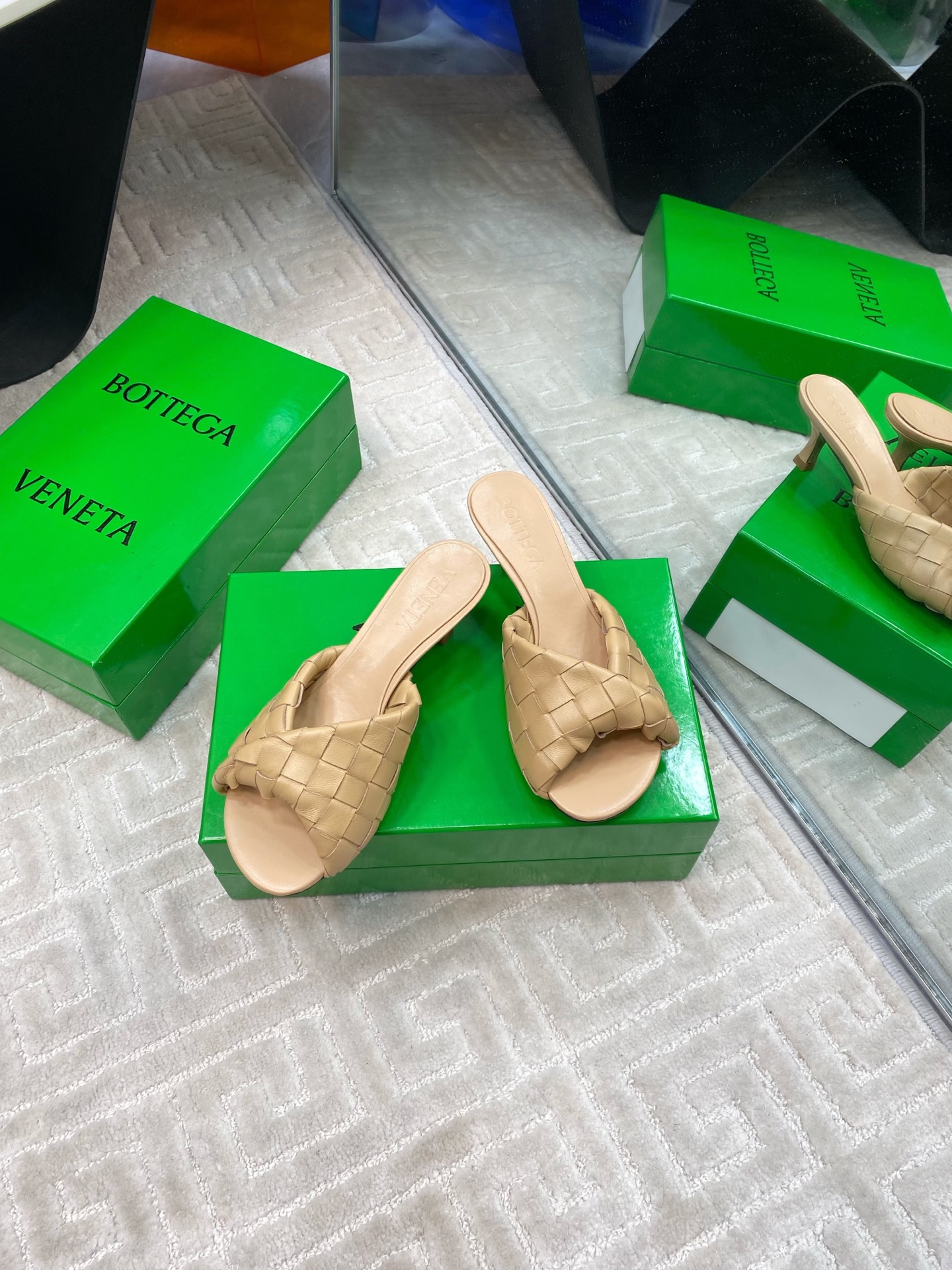 Bottega Veneta Blink 15mm Woven Leather Mules Sandals - Elegant & Comfortable 4 i1741281740237 823 0 1