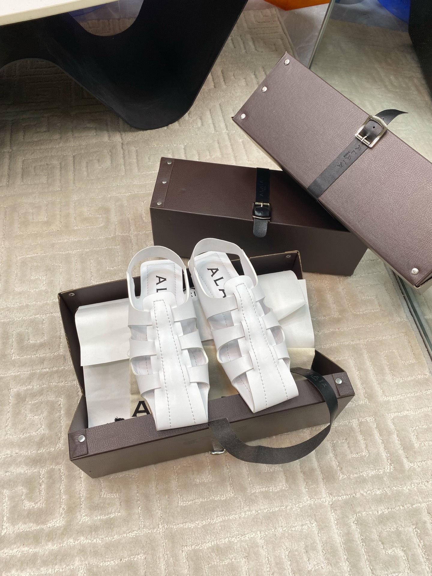 NO:221849,# Alaiya/New products in early spring, square toe, Roman flat sandals, this season's shoes have a new visual experience, playful combination, cool and beautiful, the must-have fashion item for shoe cabinets. The fabric is imported calfskin, the inner foot pads are all cowhide Italian leather outsole Size35-39 (customized for 40/41/42, no return or exchange), sandals, sandals, cowhide, Leather soles19860909# 阿莱亚/早春新品 方头 罗马平底凉鞋 这一季的鞋履全新视觉体验 俏皮搭配 显得酷酷的真是绝美 鞋柜必备的时尚单品. 面料采用进口小牛皮 内里垫脚均为牛皮 意大利真皮大底 Size35-39（40/41/42定做不退换）,凉鞋,sandals,cowhide,Leather soles,Women's Shoes