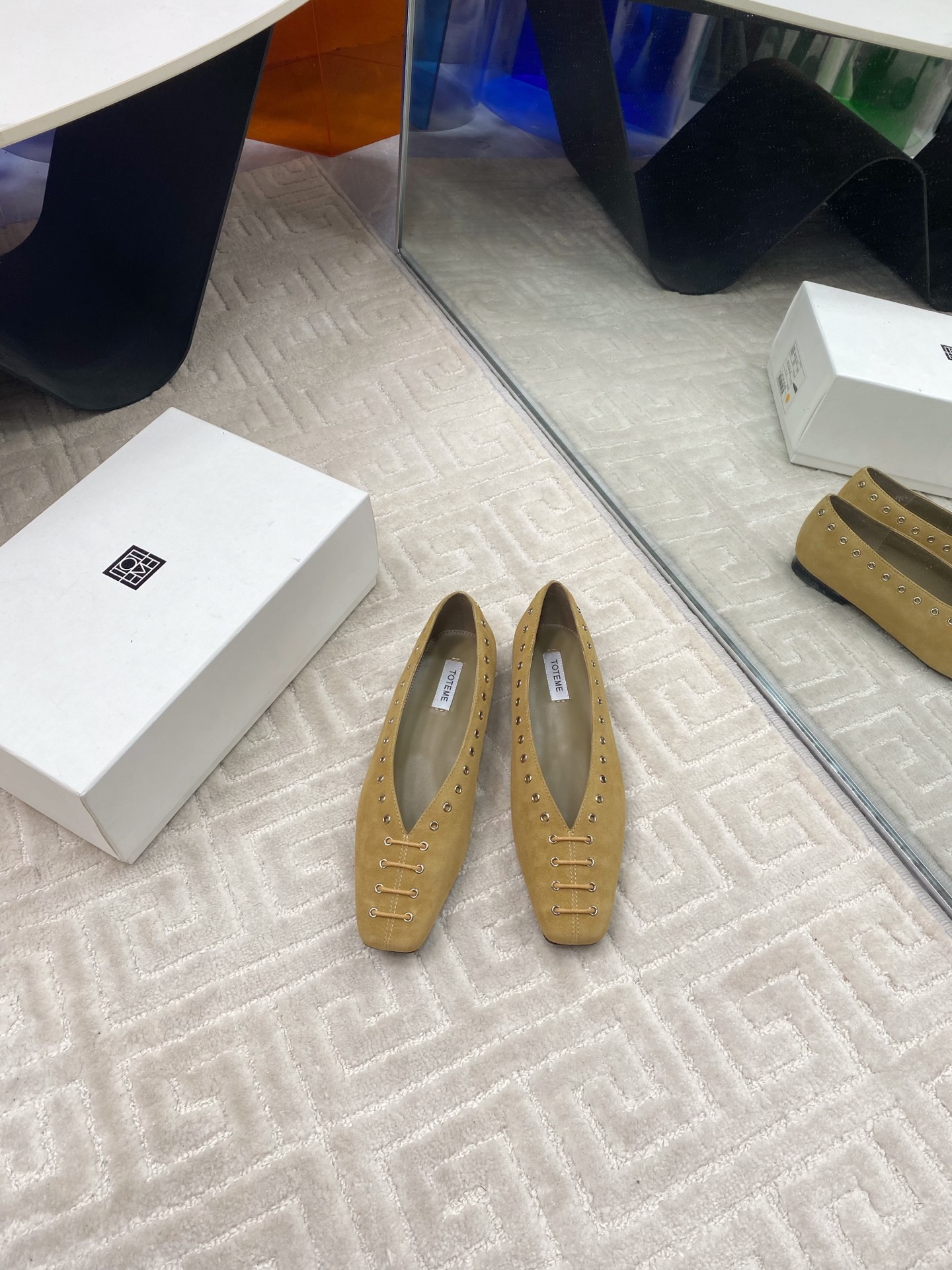 NO:233010,Totem* 2025 new loafers cloud-like soft loafers are so simple and neat, elegant and capable to meet daily needs, sincerely recommended version of Gao Mercury Yangjing fabric, sheepskin lining, Italian imported leather sole size 35-39 (40# customized, no return or exchange), loafers, loafers, sheepskin, sheep, Leather soles19860909Totem* 2025新款乐福鞋云朵般柔软乐福鞋太了简洁利落,优雅不失干练满足日常所需真心推荐对版高丝光羊京面料,羊皮内里,意大利进口真皮大底 码数35-39（40#订做不退换）,乐福鞋,loafers,sheepskin,sheep,Leather soles,Women's Shoes