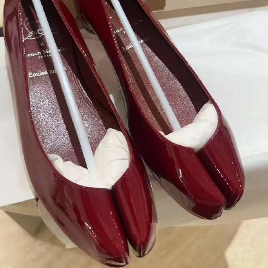NO:232976,The recently popular cl red-soled shoes and magila co-branded models can be shipped in about 5 days, single shoes, christian louboutin, christian louboutin, masion margiela19860909最近很火的cl红底鞋和马吉拉联名款,5天左右可以出货啦,单鞋,christian louboutin,christian louboutin,masion margiela,Women's Shoes