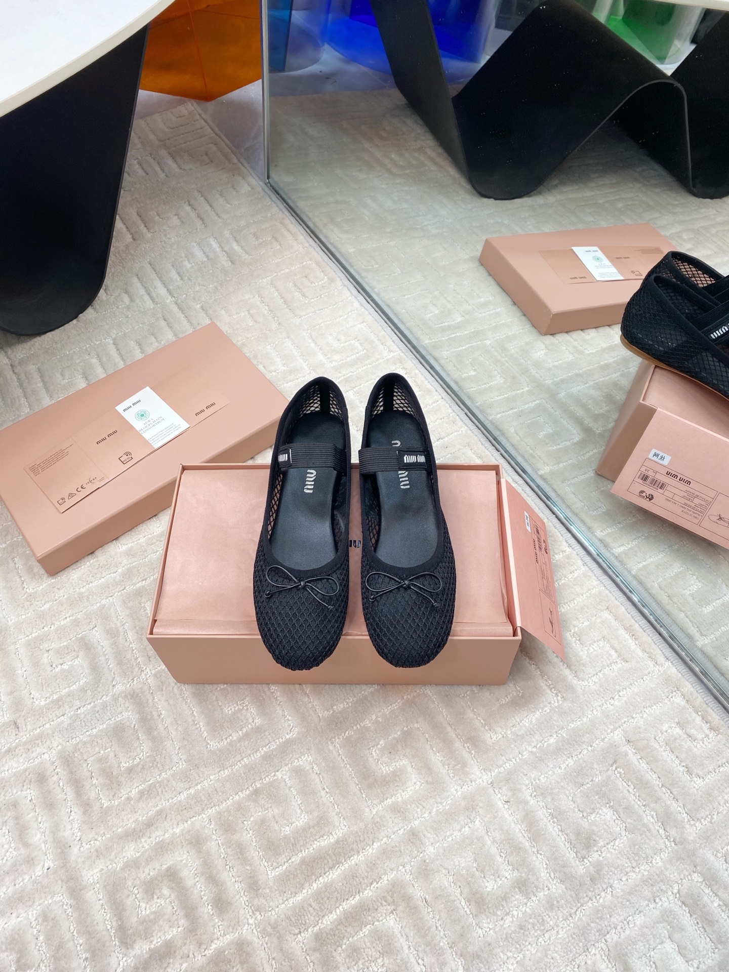 NO:233002,Top version Miu Miu Ms. Miu Miu bow decorative satin ballet flat shoes exclusive high version Miu Mi*2025 spring flat lambskin semi-drag Zp development Original flash sale on the market version Miu is really too girly!  Super soft and glutinous. If you like it, you can rush it!  Imported original material of upper size 35-39 (40 customization, no return or replacement) Sole original sole, ballet shoes, miumiu, flats, sheepskin19860909顶级版本Miu Miu 缪缪女士蝴蝶结装饰缎面芭蕾舞平底鞋独家高版 Miu Mi*2025春款平底小羊皮半拖Zp开发 原版秒杀市面版本 Miu真的太少女啦！超级软糯 喜欢可以冲了！ 鞋面进口原版材质 码数35-39（40定制不退不换） 鞋底原版鞋底,芭蕾舞鞋,miumiu,flats,sheepskin,Women's Shoes