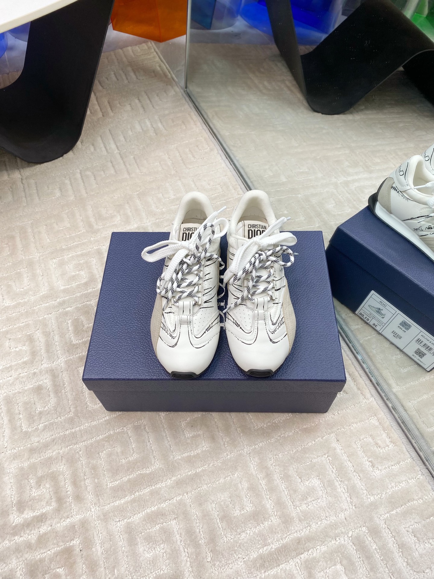 NO:232974,Top version Dior Graffiti Sports and Casual Shoes 25 Spring and Summer New Casual Sports Shoes ‘Made of cowhide leather and mesh fabric, light and breathable. The CD letters on the sides are very Dior-recognizable, and the sporty style design blends the details of the tassels and adds a hint of elegance. Customized original fabric 3D printed graffiti art, original outsole. Size 35-40 (40 customization without return or replacement) Men's size 40-45 (45 customization without return or replacement), casual shoes/sports shoes, dior, dior, sneakers, cowhide19860909顶级版本 Dior 迪奥涂鸦运动休闲鞋25春夏全新休闲运动鞋‘以牛皮革和网眼织物制作,轻盈透气.侧边的CD字母非常有Dior辩识度,运动风设计融合流苏细节也增添了一丝优雅气质 定制原版面料3D打印涂鸦艺术,原版大底 . 尺码35-40(40定制不退不换）男码40-45（45定制不退换）,休闲鞋/运动鞋,dior,dior,sneakers,cowhide,Women's Shoes