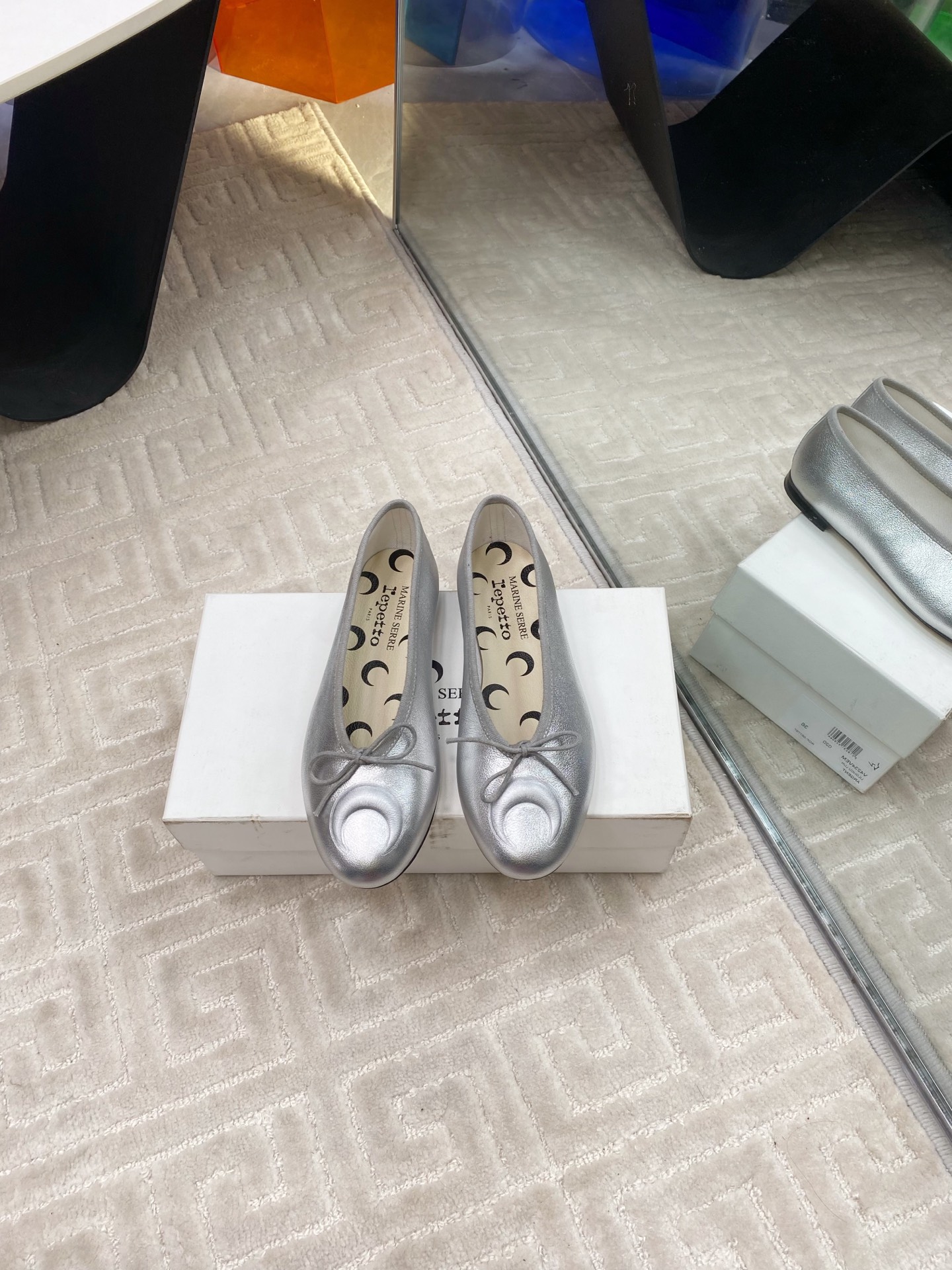 NO:232971,Marine serre x Repetto 2025 early spring new co-branded style crescent print light mouth ballet shoes. Inexplicably stepped on my aesthetics, it looks good and easy to wear, and it is a ballet princess when worn, paired cowhide fabric, sheepskin lining, Italian imported genuine leather soles, size 35-39# (40 customized non-return and exchange, ballet shoes, cowhide, sheepskin, Leather soles19860909Marine serre x Repetto2025早春新款联名款 月牙印花浅口芭蕾舞鞋.莫名踩在我的审美上了,一副好看又好穿的样子,穿上就是芭蕾公主啦,对版牛皮面料,羊皮内里,意大利进口真皮大底, 码数35-39#（40订做不退换,芭蕾舞鞋,cowhide,sheepskin,Leather soles,Women's Shoes