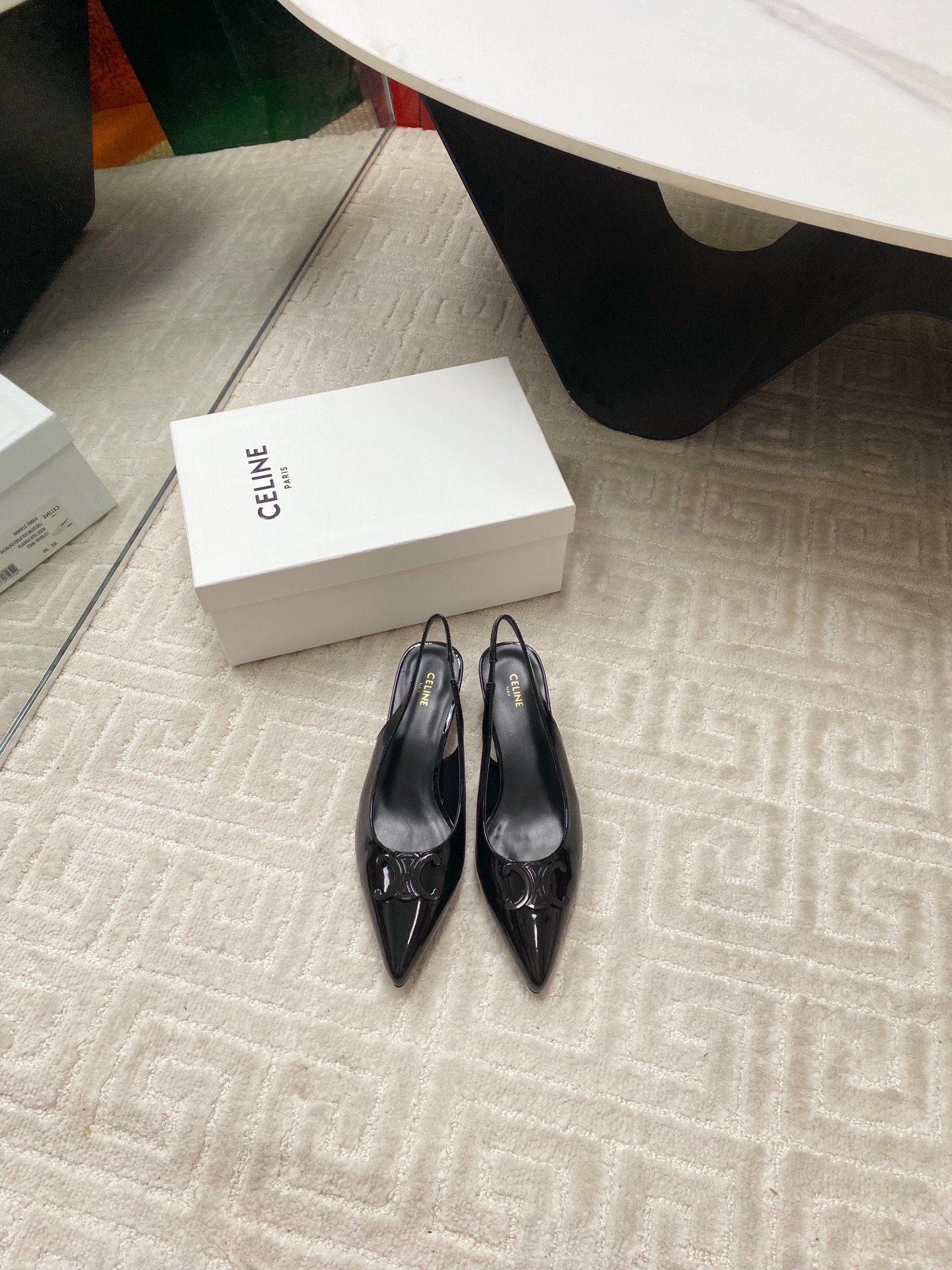 NO:258048,Celine Silin Spring and Summer Arc de Triomphe Fashion High Heels, the soft foot exposed design, the foot is really super slim and super beautiful. The specific exquisite Arc de Triomphe logo of C home is good to see. The original calfskin upper is the inner/foot pad is top-grade mixed-bred sheepskin Italian real cowhide sole Heel height 5cm Size35-40, high heels, celine, chanel, high heels, cowhide, sheepskin19860909Celine思琳春夏凯旋门时装高跟鞋 柔美的露脚设计, 上脚真的超级显瘦超级美 C家特定的精致凯旋门logo 好看到爆 鞋面原版小牛皮 内里/垫脚采用顶级混种羊皮 意大利真牛皮鞋底 跟高5cm Size35-40,高跟鞋,celine,chanel,high heels,cowhide,sheepskin,Women's Shoes