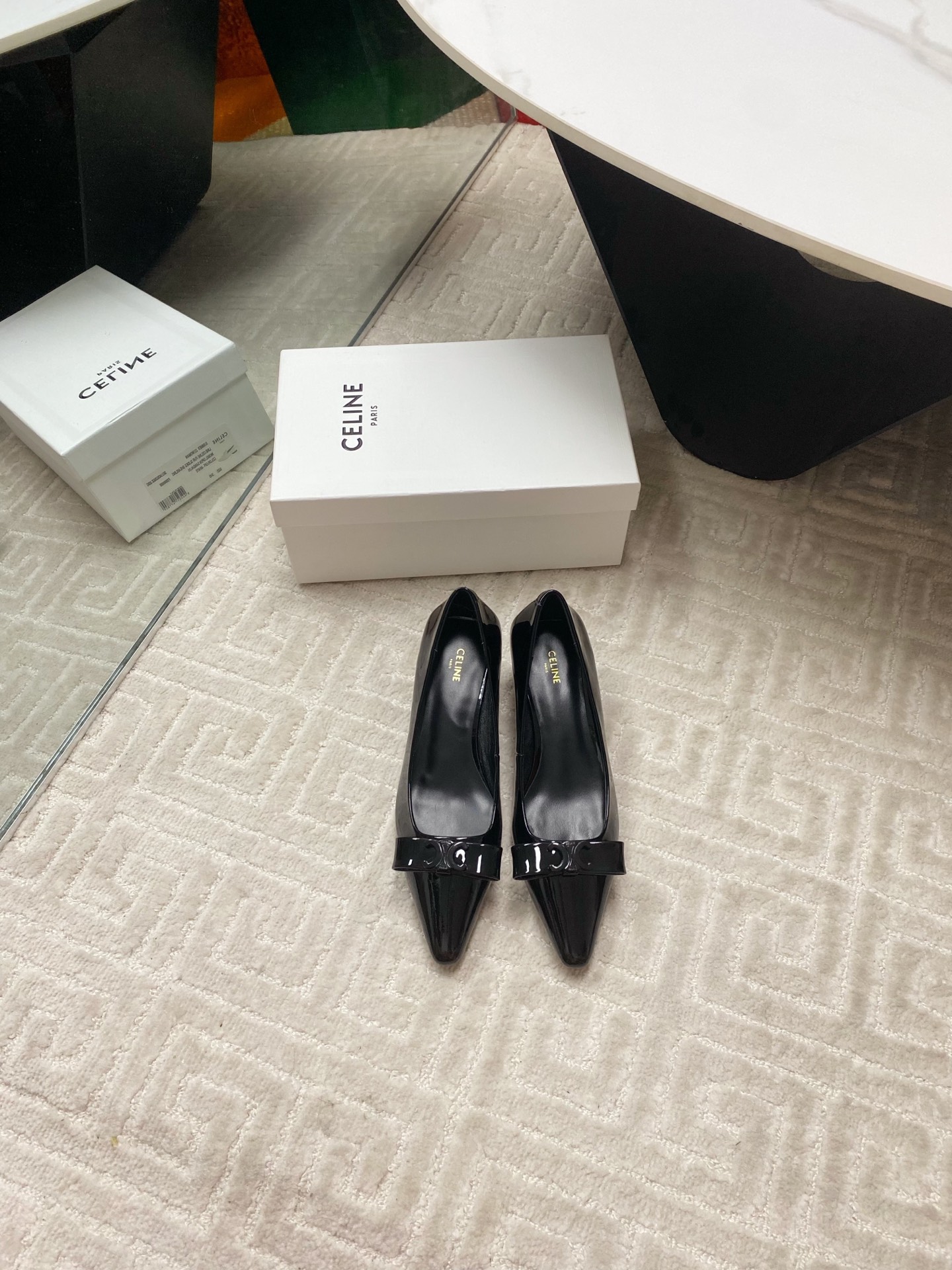 NO:258054,Celine Silin Spring and Summer Arc de Triomphe fashion high heels shoes. The soft foot-exposed design, the foot is really super slim and super beautiful. The specific exquisite Arc de Triomphe logo of C home is good to see. The original calfskin upper is the inner/foot pad uses top-grade mixed-bred sheepskin Italian real cowhide sole Heel height 5cm Size35-40, high heels, celine, chanel, high heels, cowhide, sheepskin19860909Celine思琳春夏凯旋门时装高跟鞋单鞋 柔美的露脚设计, 上脚真的超级显瘦超级美 C家特定的精致凯旋门logo 好看到爆 鞋面原版小牛皮 内里/垫脚采用顶级混种羊皮 意大利真牛皮鞋底 跟高5cm Size35-40,高跟鞋,celine,chanel,high heels,cowhide,sheepskin,Women's Shoes