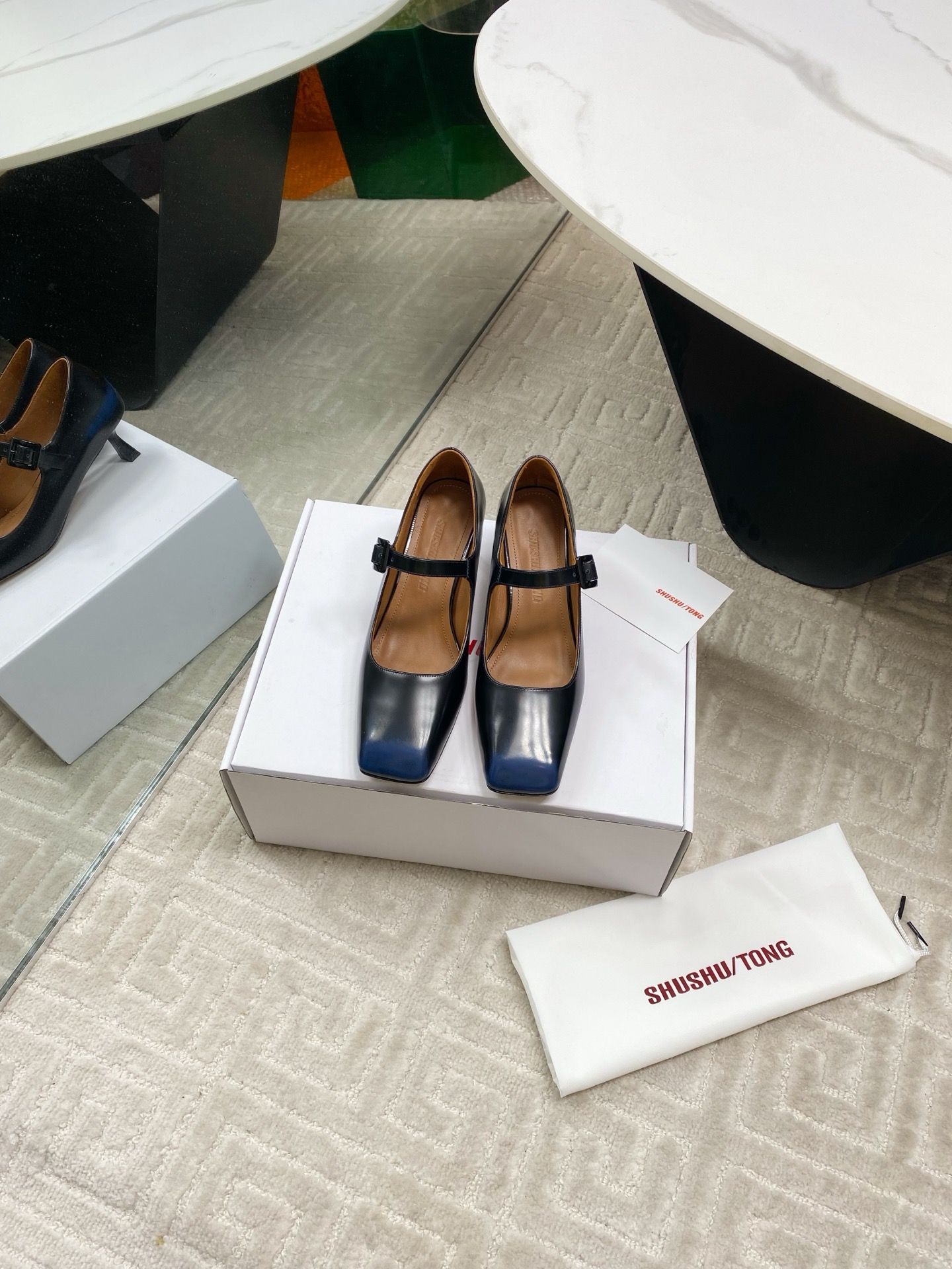 NO:258057,Shushuton*2025 new square head Mary Zhen, a pair of shoes that can be won as a god, is sweet and fashionable, and the film rate is very high, and it is directly used to hit every shushu/tong. The girl is full of girly heart, and she becomes playful and modern girl original version 1:1 customized imported edge bead cowhide fabric, cowhide inner, heel height 6.5cm, private model imported genuine leather soles from Italy, size 35-39# (40# customized without return or exchange), Mary Zhen, mary jane, cowhide, Leather soles19860909shushuton*2025新款方头玛丽珍一双可以封神的鞋甜美时髦随便搭配都是出片率巨高,直戳每一位shushu/tong 女孩心少女感十足,穿上秒变俏皮摩登女孩原版1:1订制进口开边珠牛皮面料,牛皮内里,跟高6.5cm,私模意大利进口真皮大底,码数35-39#（40#订做不退换）,玛丽珍,mary jane,cowhide,Leather soles,Women's Shoes