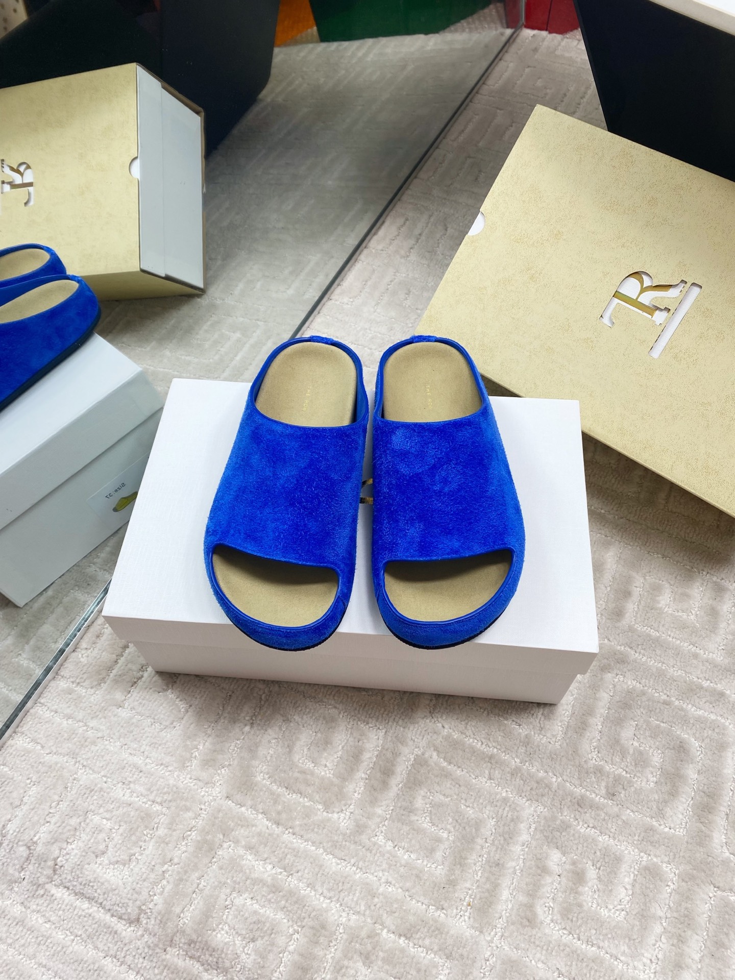 The Row 25 Spring/Summer Simple Round Toe Slippers - Stylish & Comfortable 3 i1744815683695 8394 0 0
