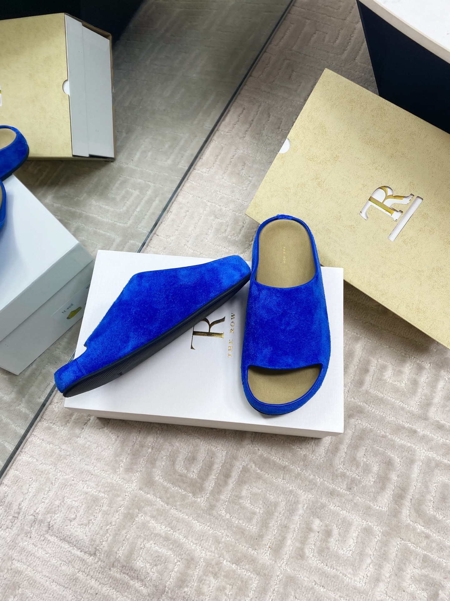 The Row 25 Spring/Summer Simple Round Toe Slippers - Stylish & Comfortable 6 i1744815683735 8110 0 4