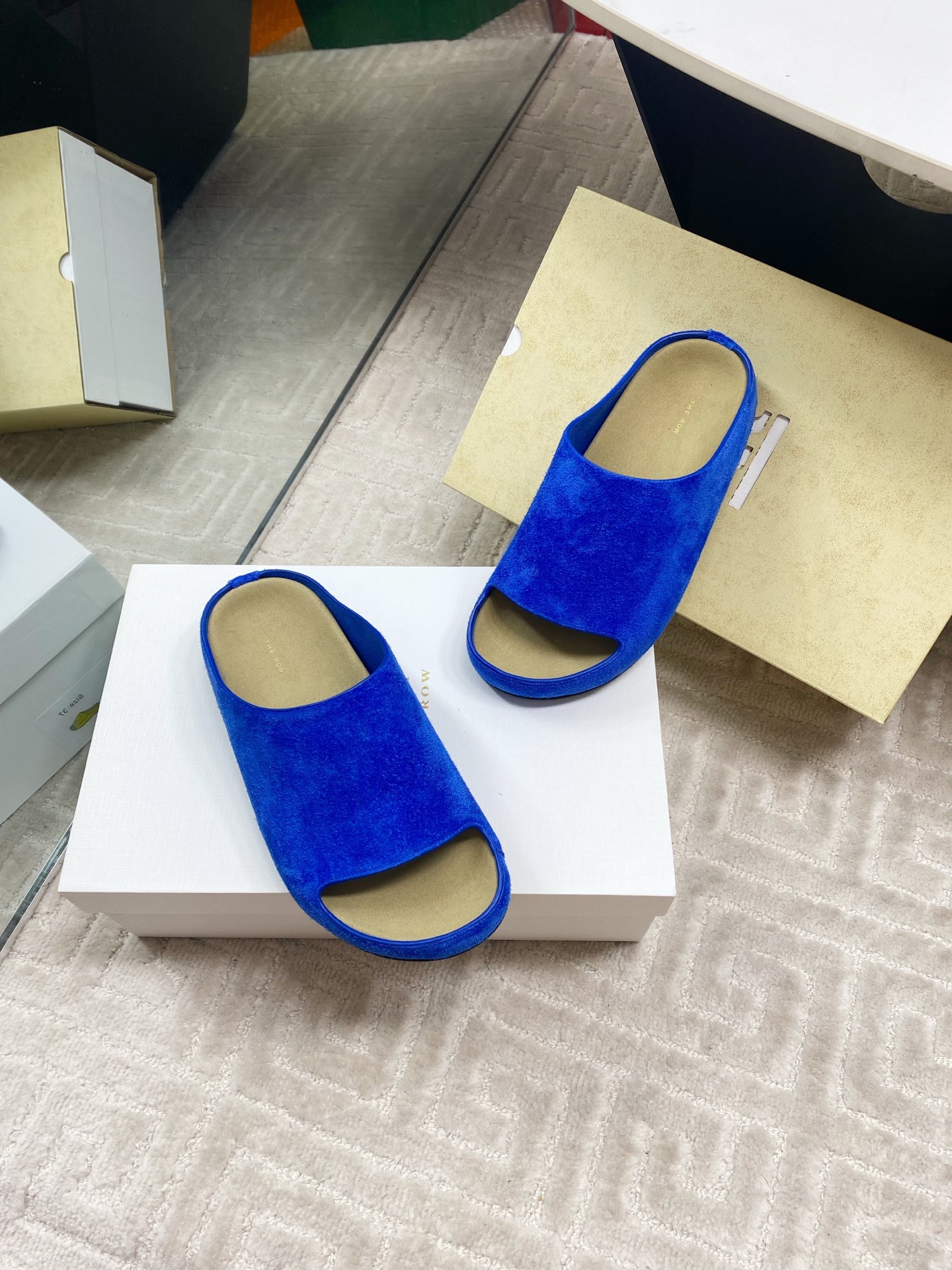 The Row 25 Spring/Summer Simple Round Toe Slippers - Stylish & Comfortable 5 i1744815684761 8714 0 3
