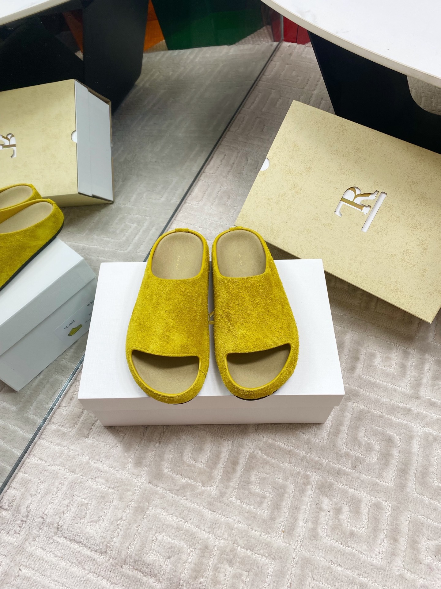 The Row 2025 Spring/Summer Round Toe Suede Leather Slide Sandals 3 i1744815726358 1660 0 0