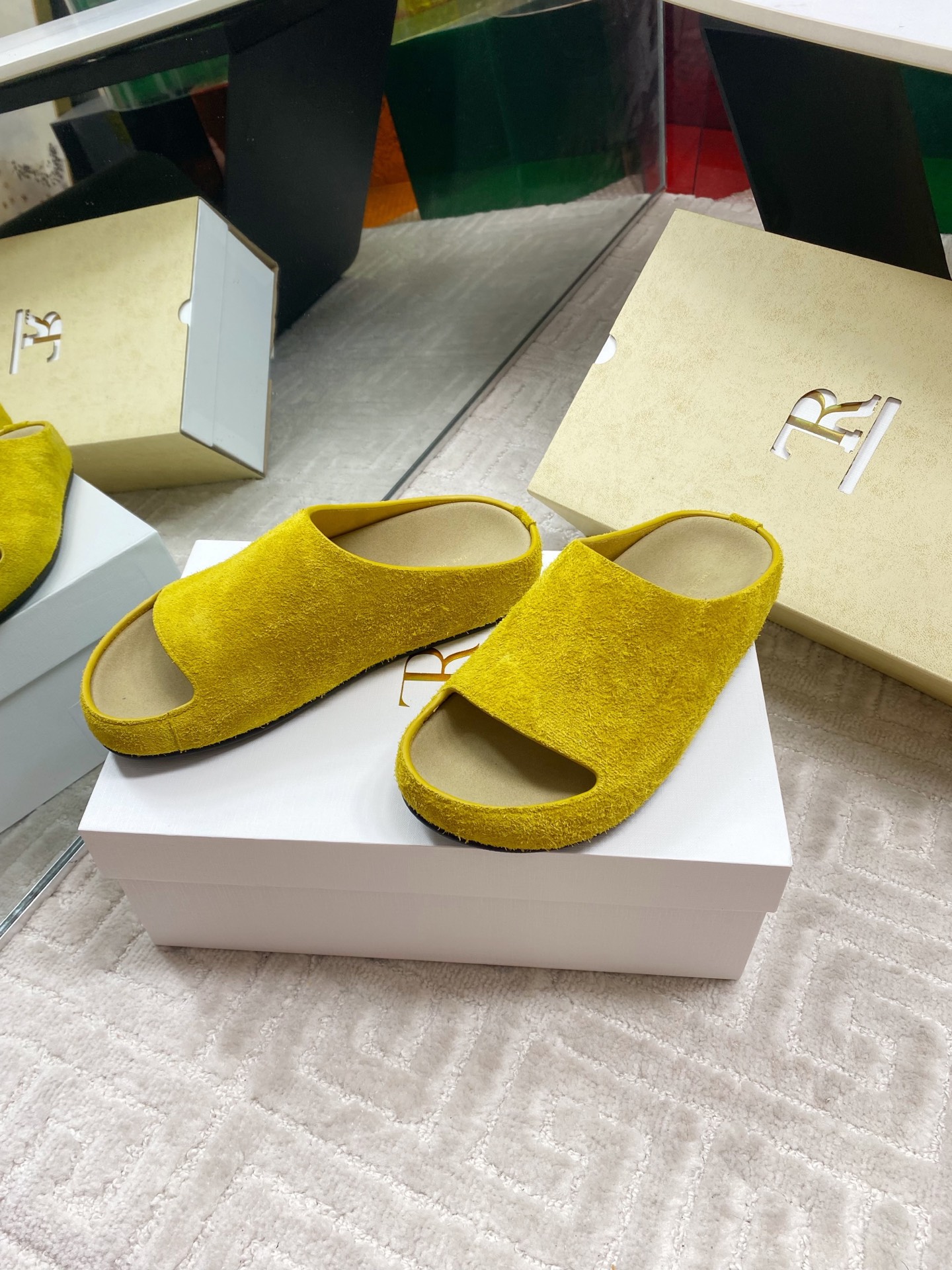 The Row 2025 Spring/Summer Round Toe Suede Leather Slide Sandals 7 i1744815727159 964 0 5