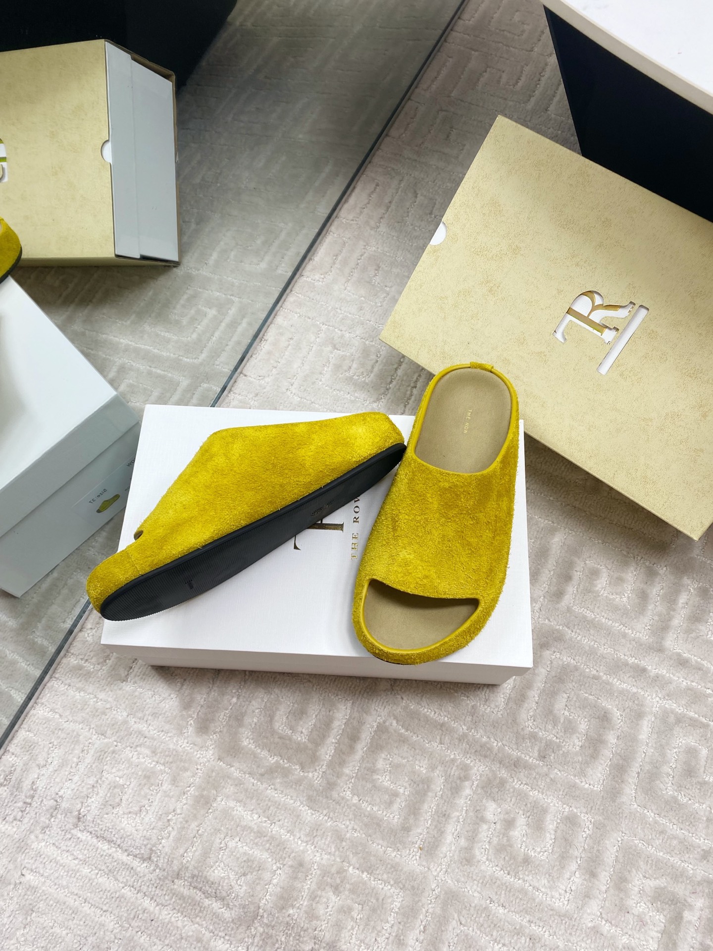 The Row 2025 Spring/Summer Round Toe Suede Leather Slide Sandals 8 i1744815727181 8785 0 6