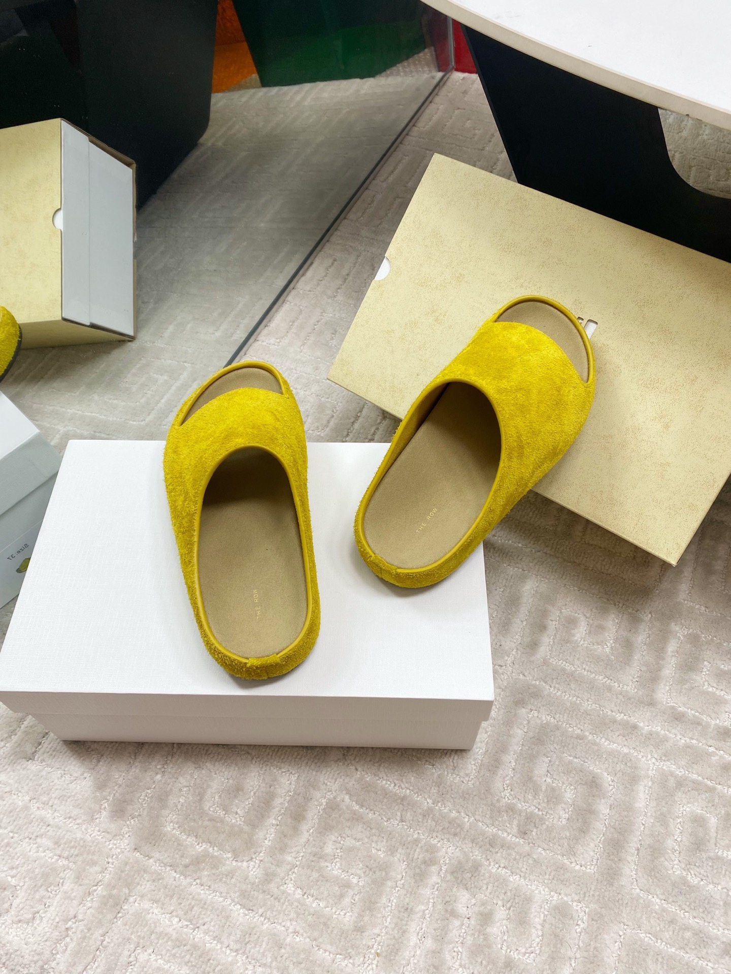 The Row 2025 Spring/Summer Round Toe Suede Leather Slide Sandals 9 i1744815727183 8102 0 7