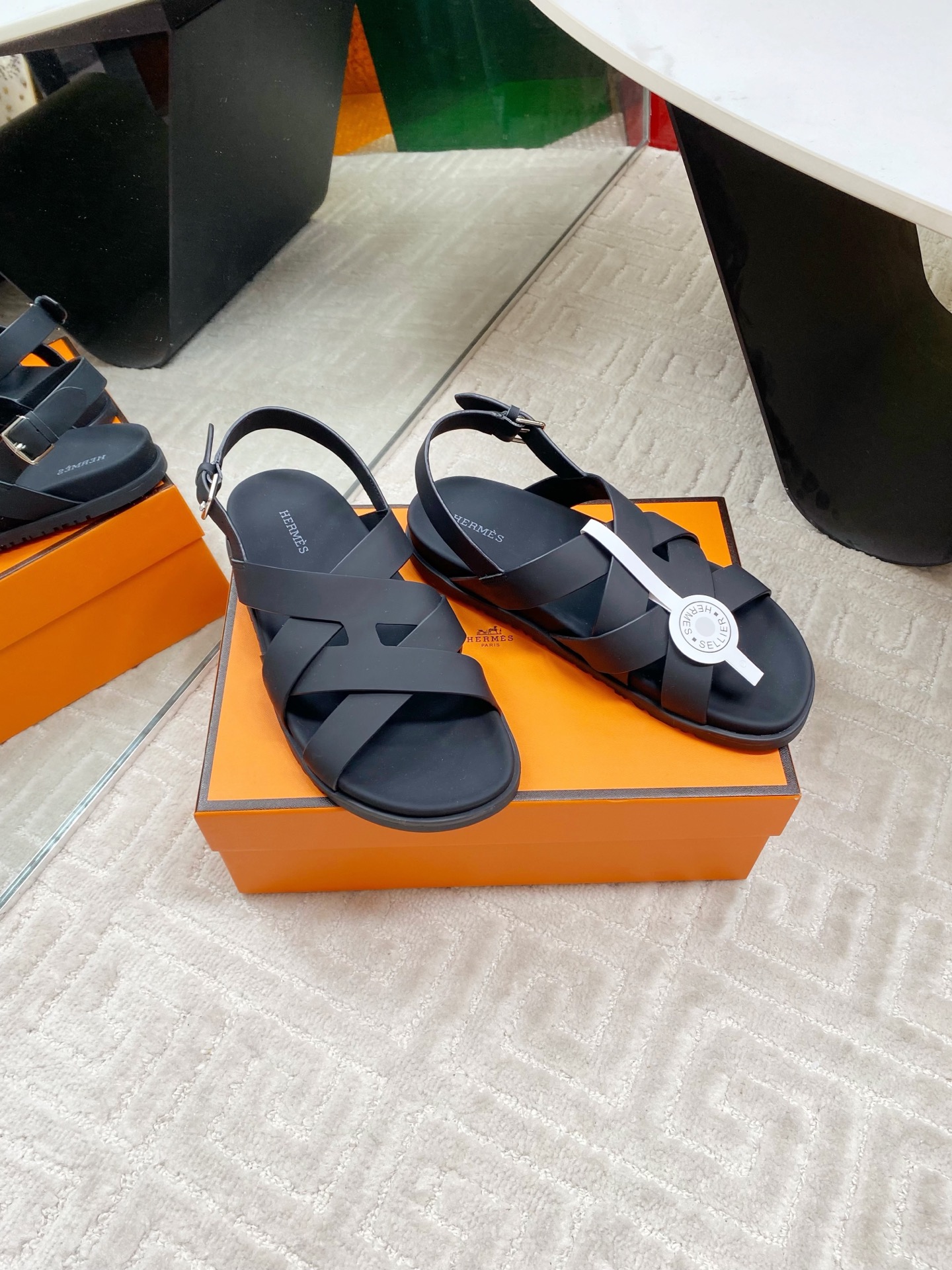 Hermes 25SS Cross Sandals: Minimalist Retro Design, Exotic Flair, and Chic Style 8 i1745307318782 5078 0 6