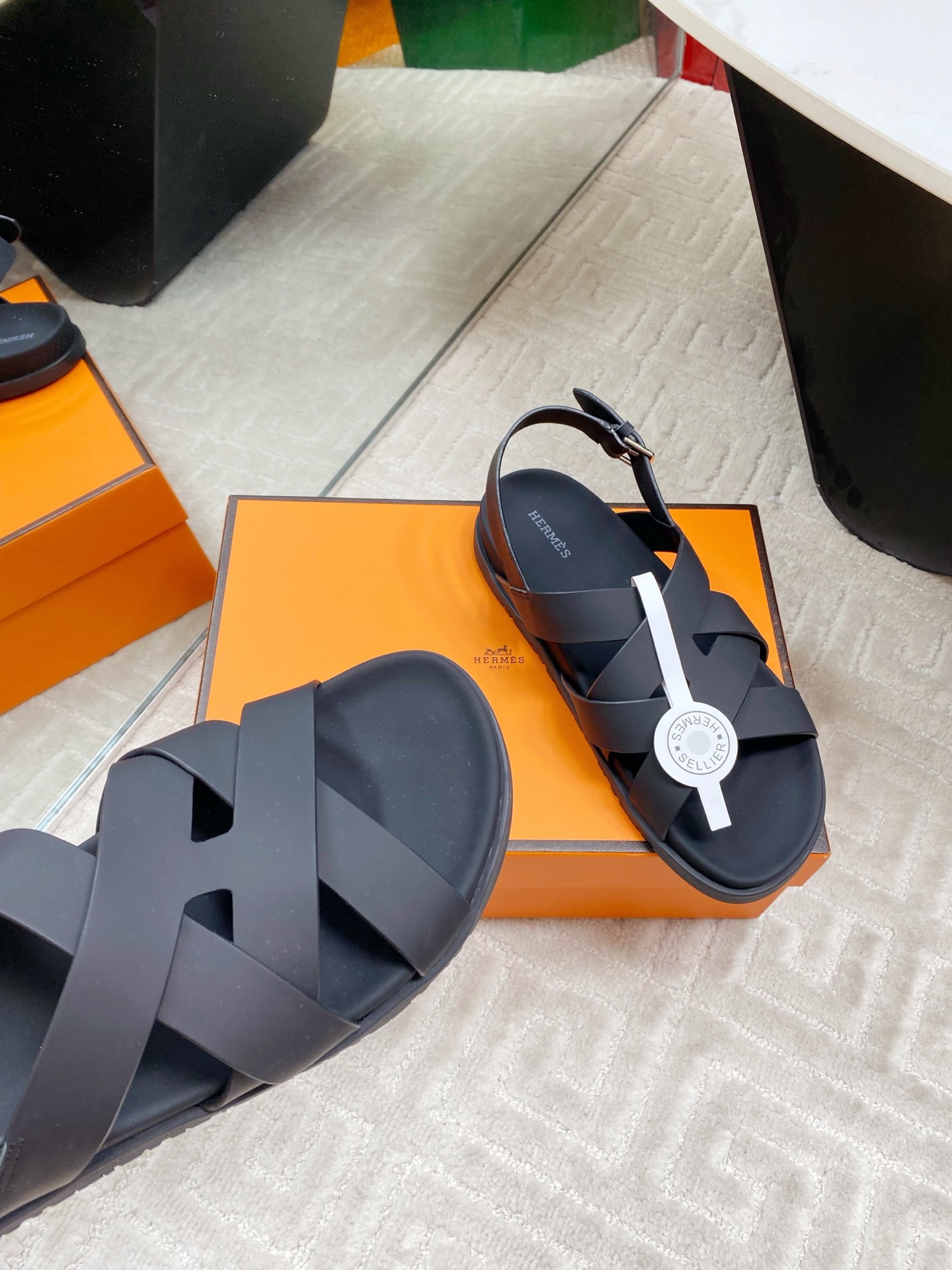 Hermes 25SS Cross Sandals: Minimalist Retro Design, Exotic Flair, and Chic Style 6 i1745307318842 8827 0 4