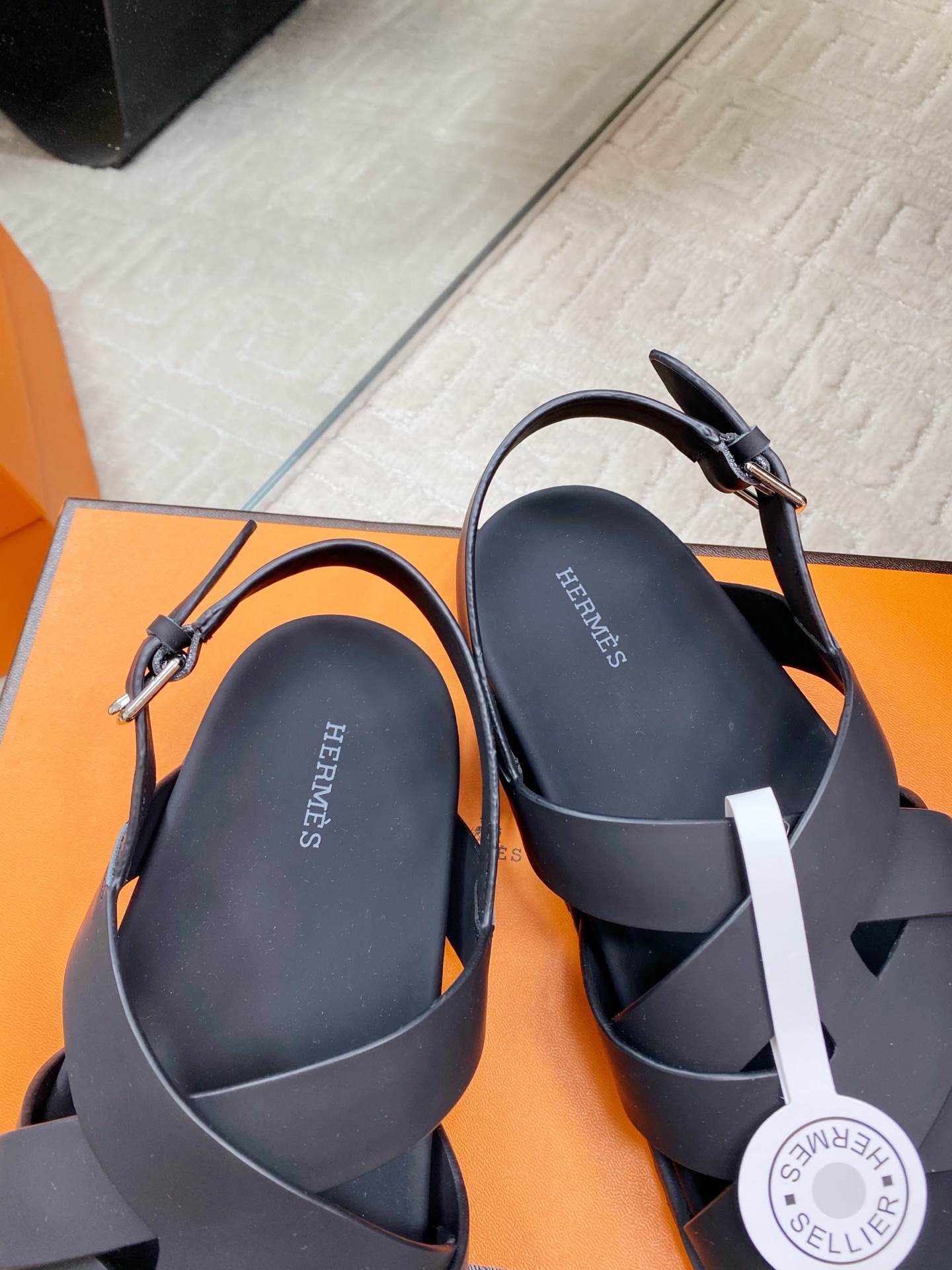 Hermes 25SS Cross Sandals: Minimalist Retro Design, Exotic Flair, and Chic Style 7 i1745307318895 4112 0 5