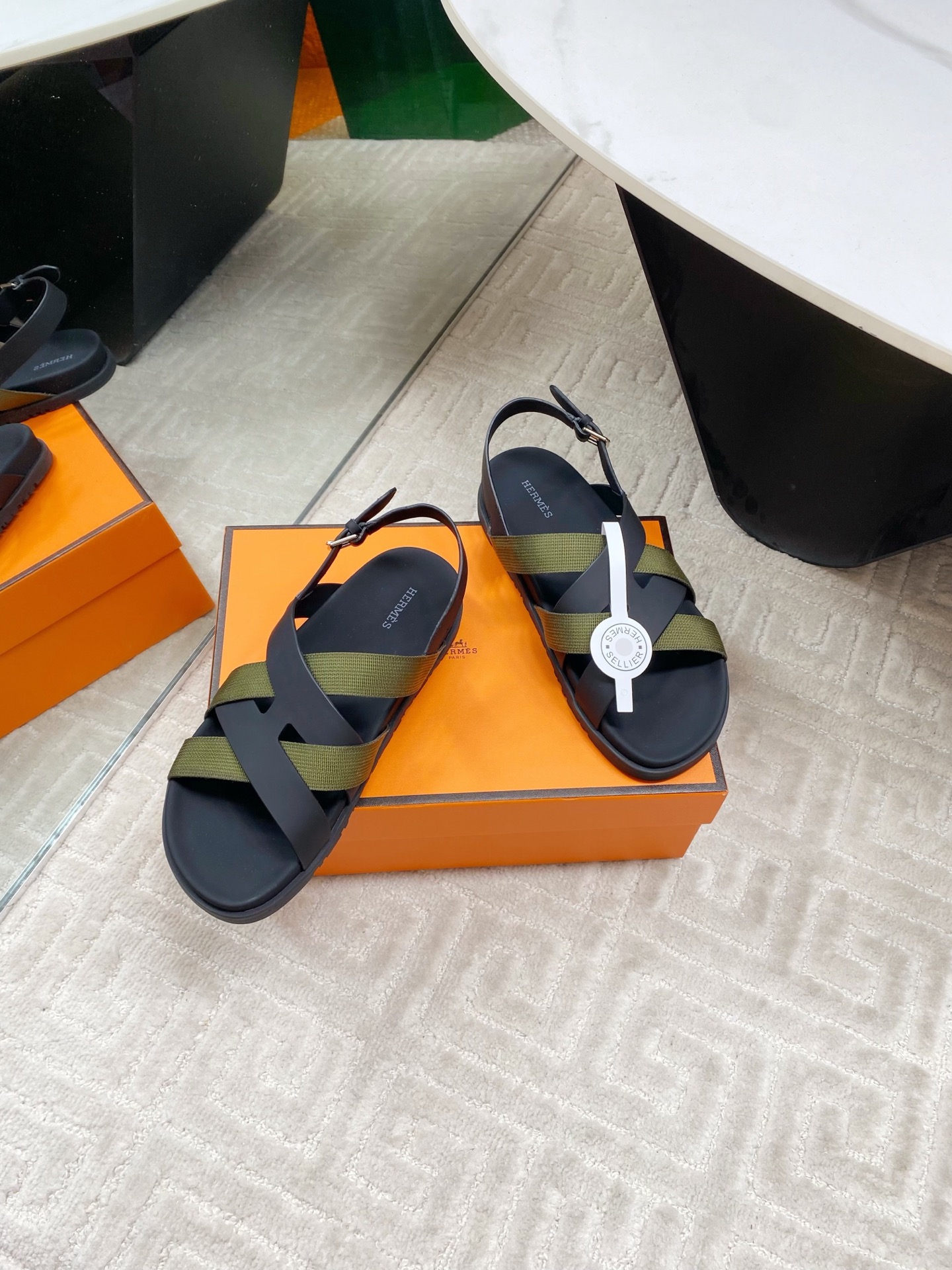 Hermes 25SS Cross Sandals: Minimalist Design with Exotic Flair 5 i1745307340456 237 0 2