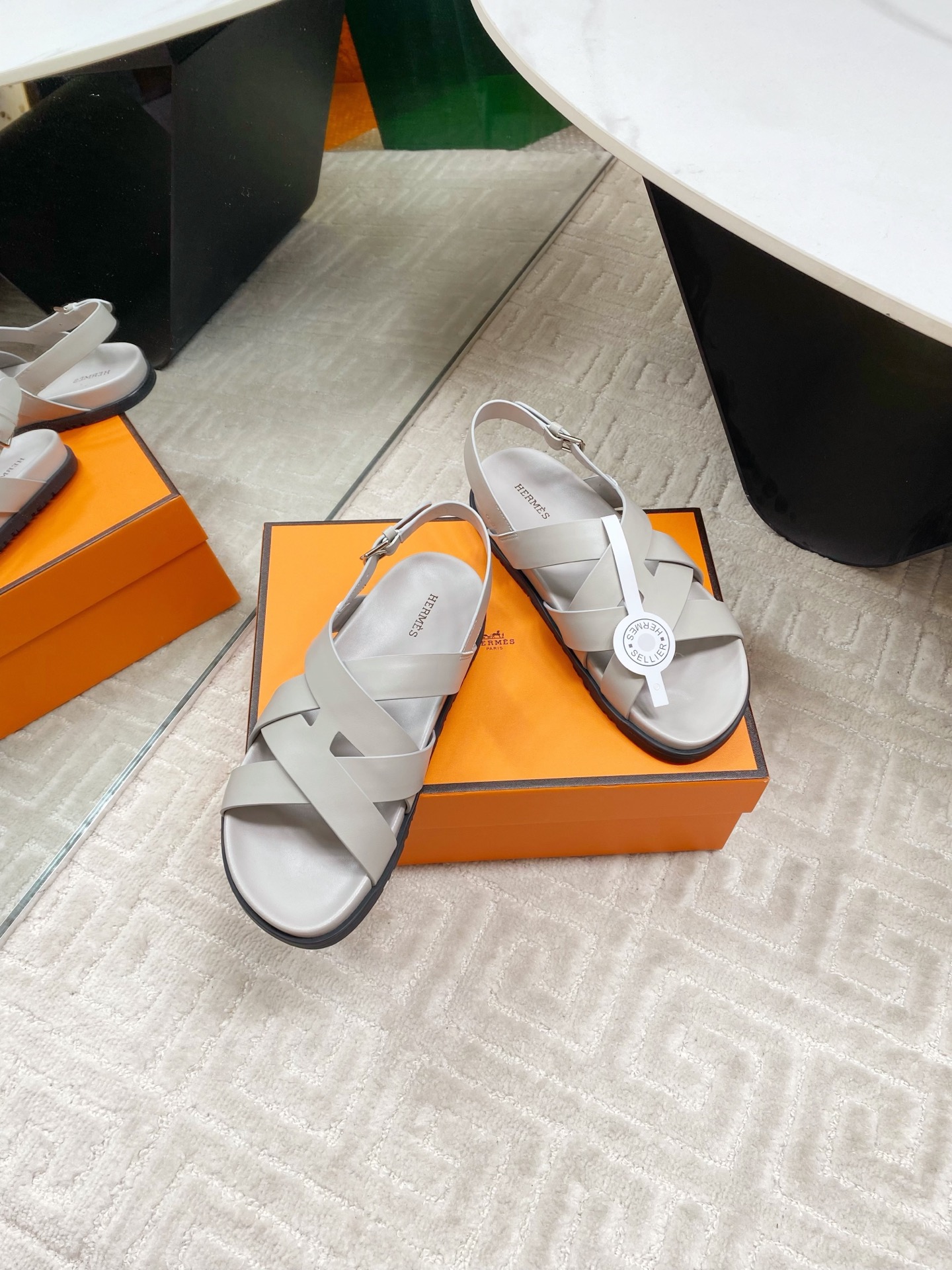 Hermes Women's Cross Strap Leather Sandals, Elegant and Comfortable 4 i1745307362397 6701 0 1