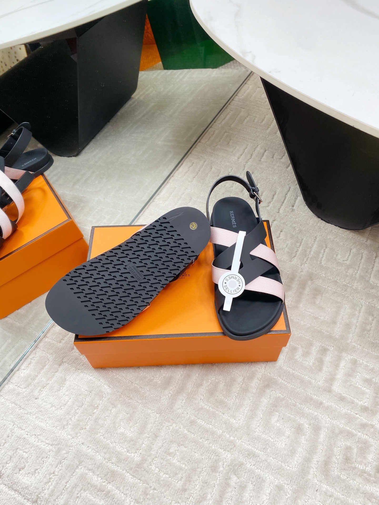 Hermes 25SS Crossover Sandals: Retro Design & Exotic Flair 10 i1745307387328 62 0 8
