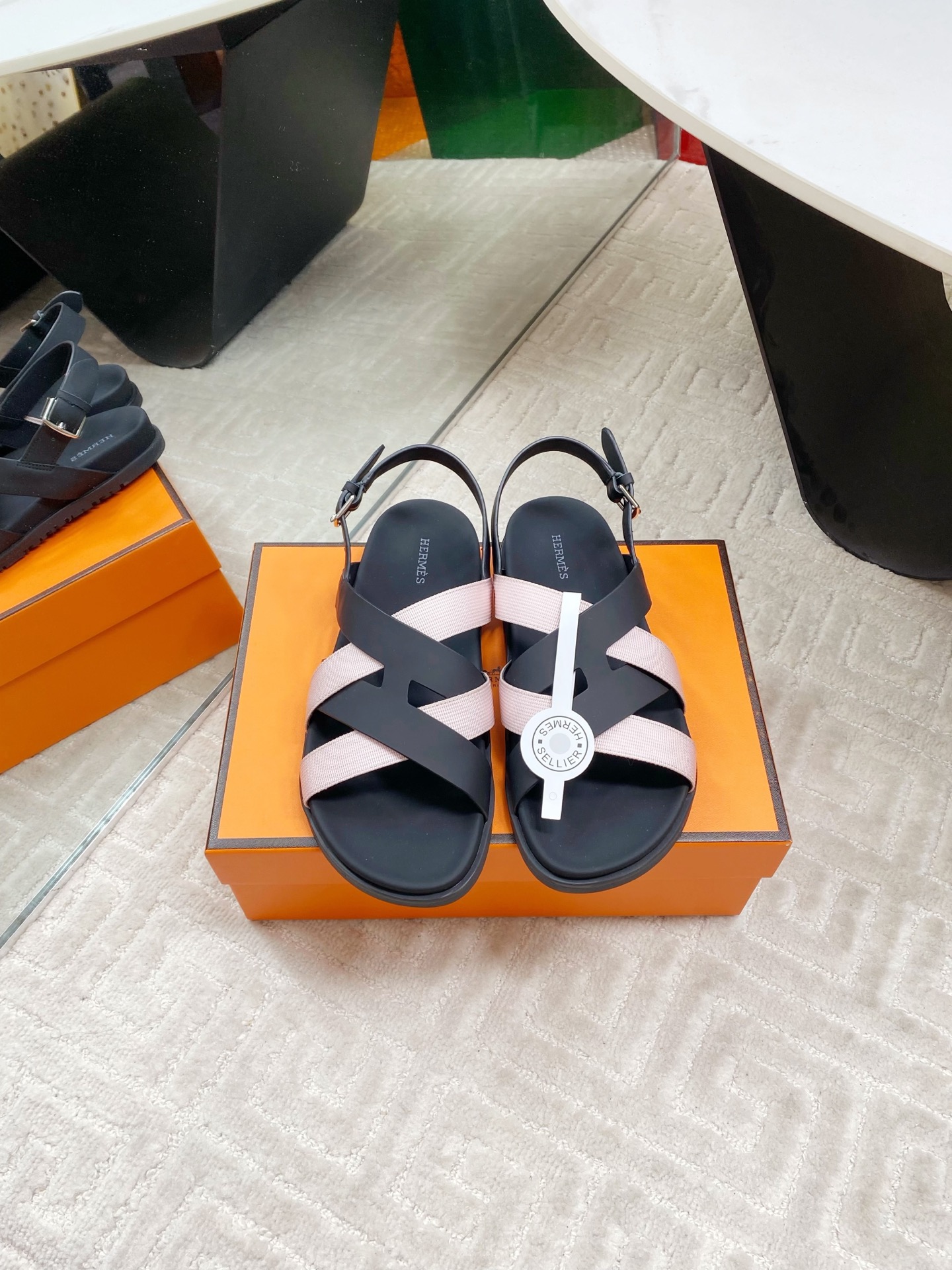 Hermes 25SS Crossover Sandals: Retro Design & Exotic Flair 3 i1745307387348 8032 0 0