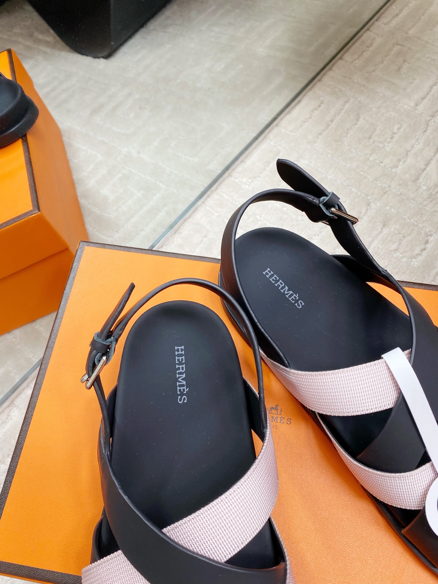 Hermes 25SS Crossover Sandals: Retro Design & Exotic Flair 8 i1745307387405 7937 0 6
