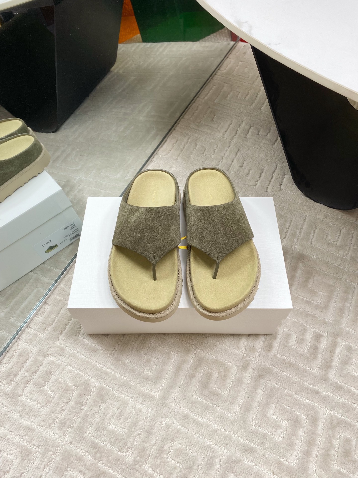 The Row Simple Round Toe Thong Sandals | Premium Leather Summer Slides 3 i1745834037106 3954 0 0