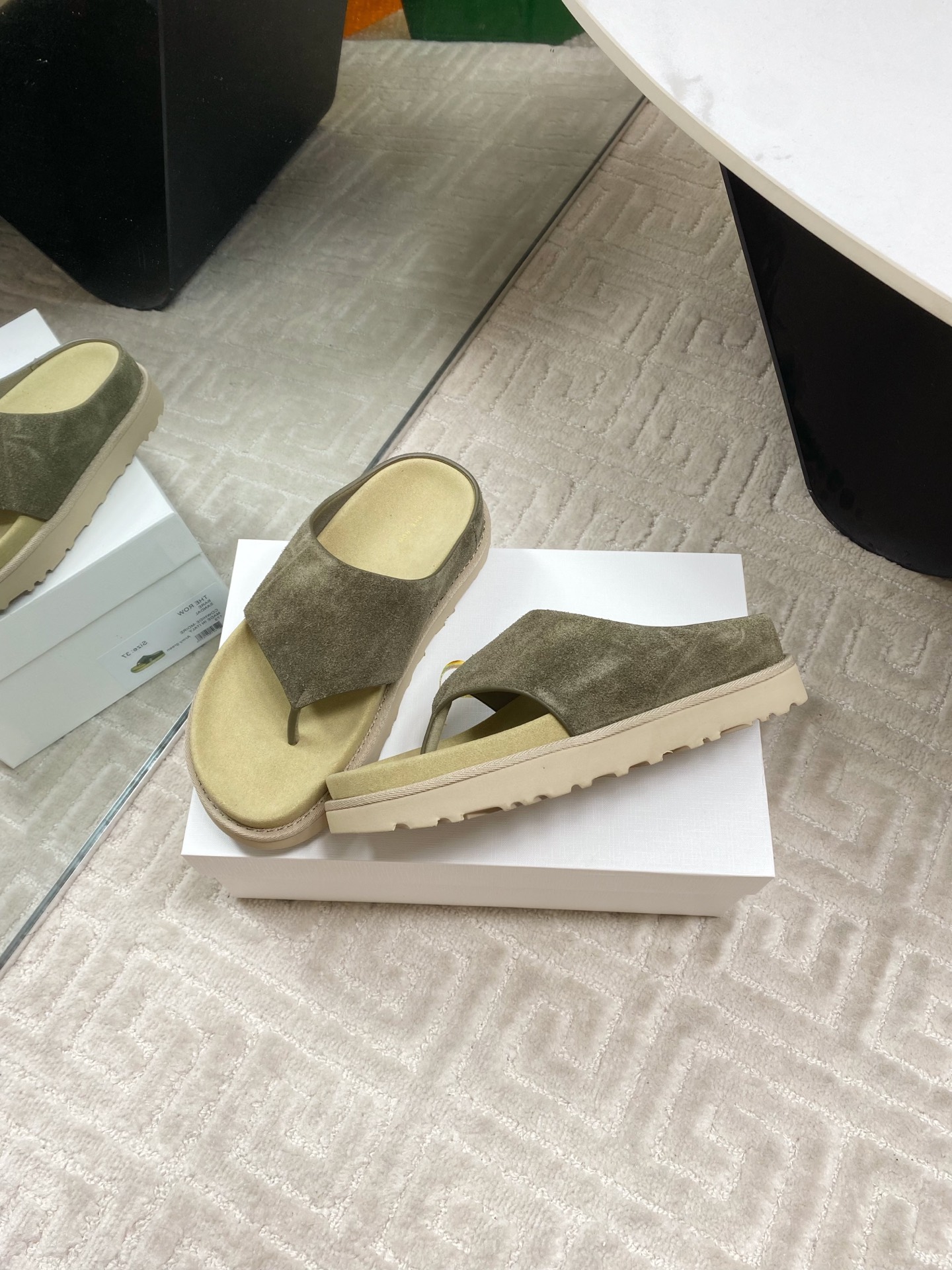 The Row Simple Round Toe Thong Sandals | Premium Leather Summer Slides 7 i1745834037131 166 0 5