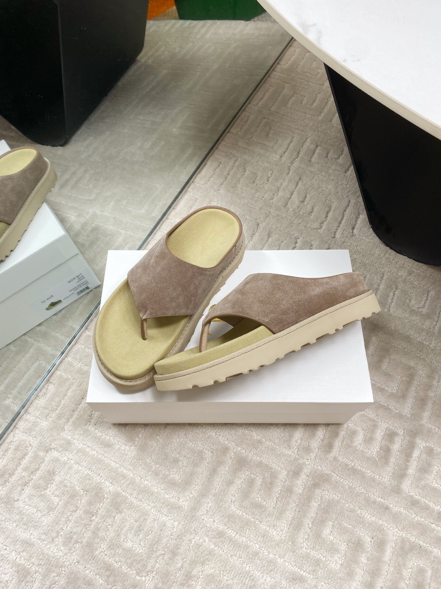 The Row Women's Minimalist Leather Flat Thong Sandals, Beige, Sizes 35-39 7 i1745834090366 7962 0 5