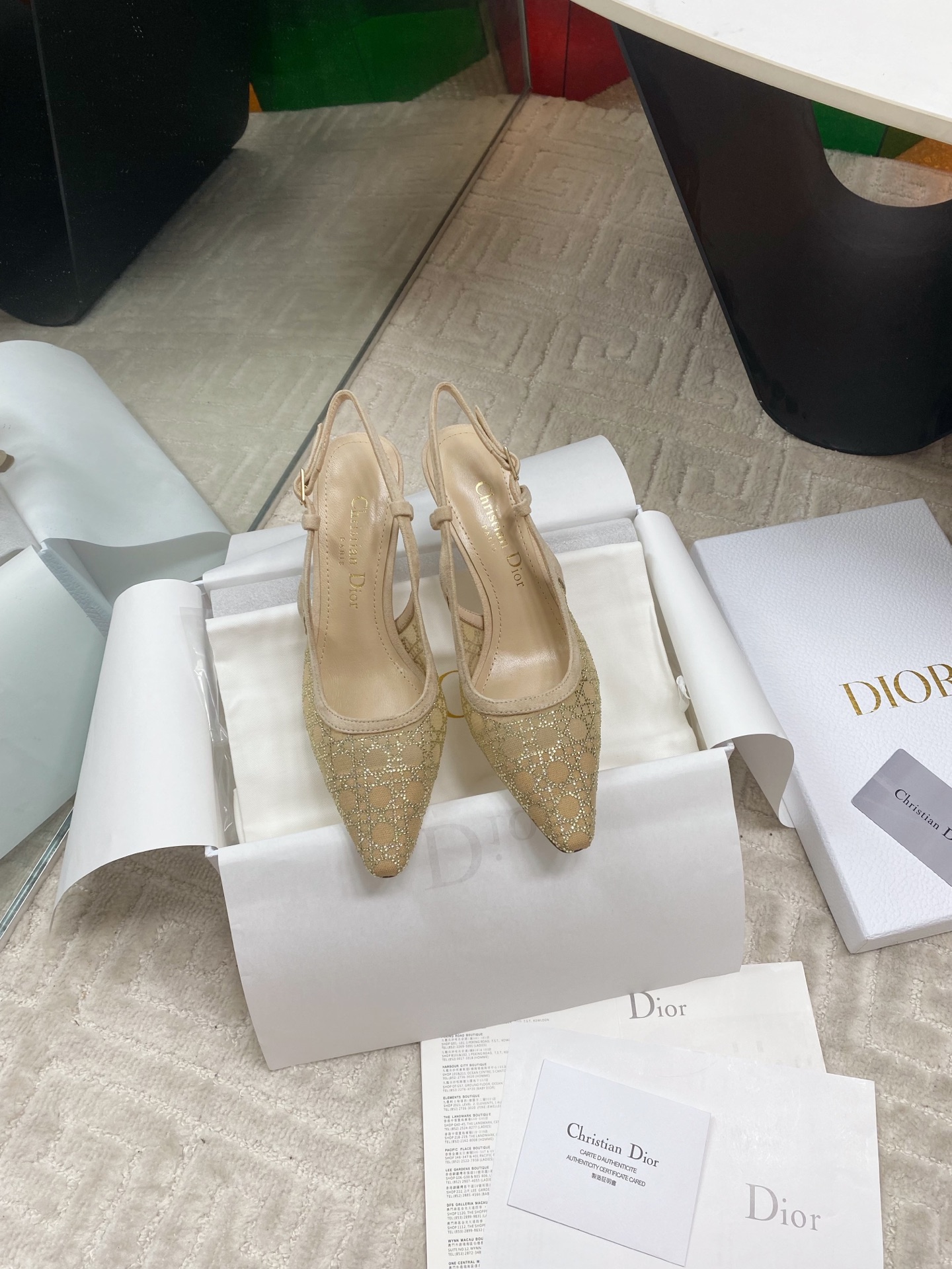 NO:404009,[Top version] cistian #Spring and Summer Bright Star River Series New Mesh Boots High Heel Sandals Mesh Upper Paired with Classic Rags of Radiant Rhinestone Blingbling, so beautiful, you can't find any problem except expensive!  Must-in-one annual meeting is versatile and dazzling, and has no resistance to buling things!  This Dior Capture heeled ankle boot is cleverly blending elegant temperament with fashionable style. Mesh fabric and silver-toned crystal style show teng pattern, highlighting elegant transparent elements, and paired with black suede sheepskin details to enhance the style. The tongue-free design highlights the hollowing effect. The pointed toe design and 10 cm comma heel add the finishing touch to the exquisite look. Lambskin imported cowhide sole size: 35-39 (40 41 custom made without return), high heels, dior, sandals, boots, high heels, cowhide, sheepskin19860909【顶级版本】cistian #春夏璀璨星河系列新品网纱靴高跟凉鞋网纱鞋面 搭配经典藤格纹水钻 blingbling地闪耀,太美啦,除了贵挑不出毛病！必入款 年会百搭耀眼对buling的东西毫无抵抗力！ 这款 Dior Capture 带跟及踝靴将优雅气质与时尚风格巧妙融合. 网眼织物和银色调仿水晶款式展现滕格纹图案,突显高雅的透明元素,搭配黑色绒面羊皮革细节提升格调.无鞋舌设计,突显镂空效果. 尖头设计和10厘米逗号跟为精致造型增添点睛之笔. 小羊皮里 意大利进口牛皮底 size:35-39（40 41定做不退换）,高跟鞋,dior,sandals,boots,high heels,cowhide,sheepskin,Women's Shoes