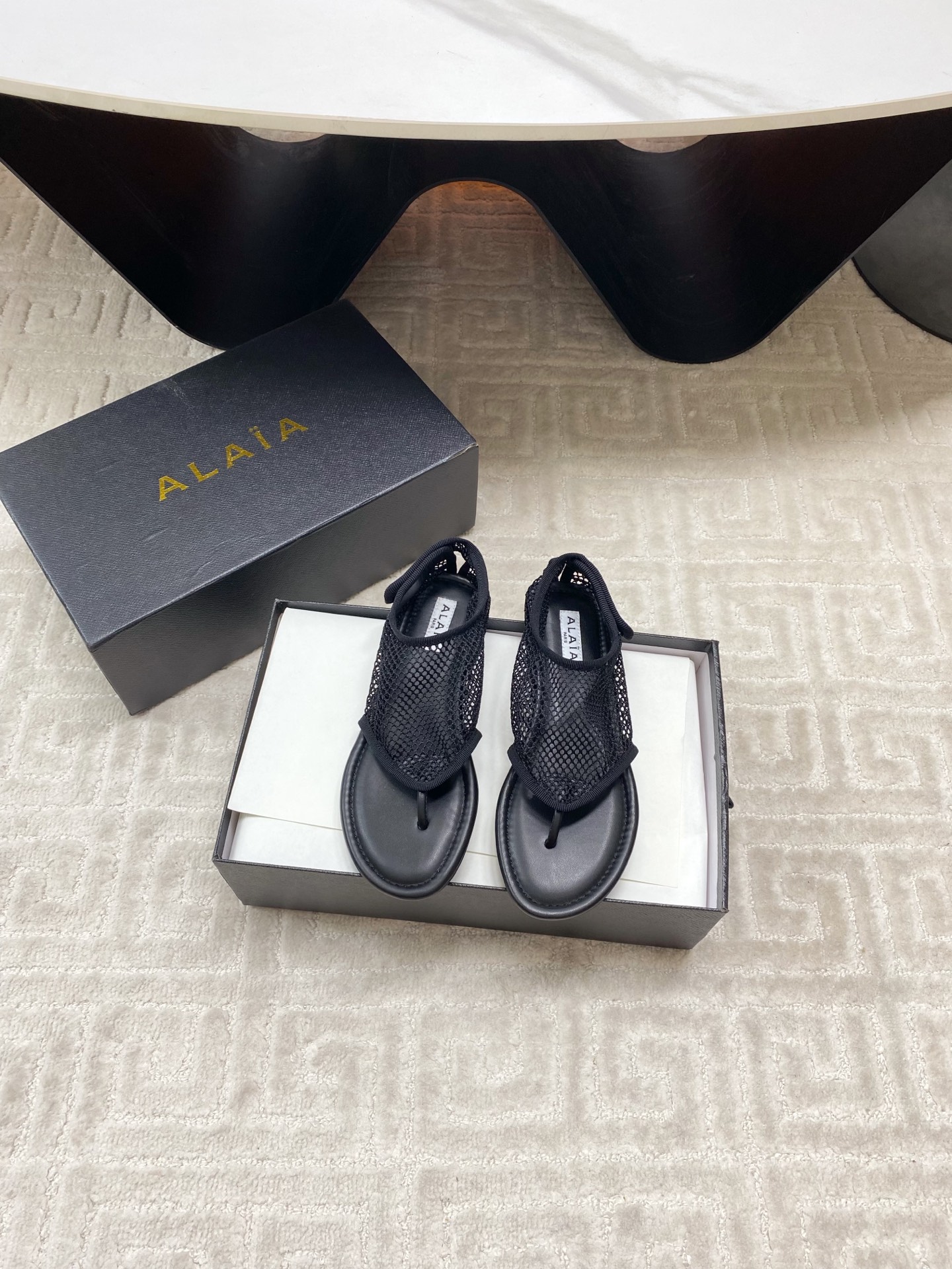 NO:404020,| Alaiya, the foot-clip flop that you like at a glance, Velcro fishing net shoes, light and breathable summer relaxation aesthetic, breathable mesh, sun and moon, interweave, and reveal a faint sense of translucent aesthetic. The mesh design, breathable, breathable, not stuffy, round head design, releases toe space, matched with thin socks or barefoot, design that can be buckled for running without worrying about heeling. Size35-39 (40/41/42 custom made without return or exchange), split-toe shoes, sandals19860909| 阿莱亚 一眼就喜欢的夹脚拖 魔术贴渔网鞋 轻盈透气夏日松弛美学透气网面日月光倾泻交织出若隐若现的透感美学 网面设计呼吸感拉满透气不闷热圆头设计释放脚趾空间搭配薄袜或光脚穿都可以搭扣的设计加持跑步都不用担心掉跟问题 Size35-39（40/41/42定做不退换）,分趾鞋凉鞋,sandals,Women's Shoes